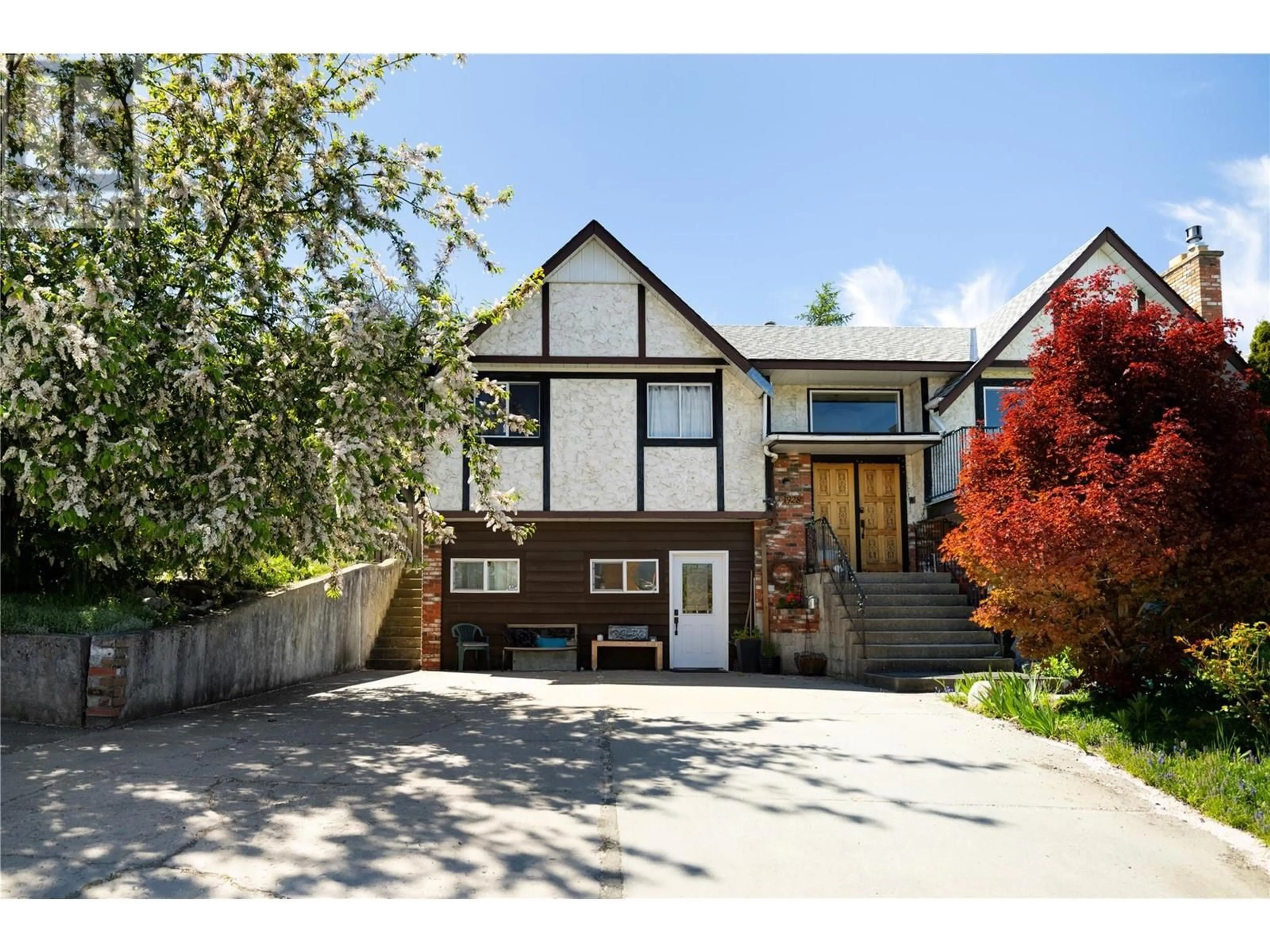 A pic from outside/outdoor area/front of a property/back of a property/a pic from drone, street for 3928 15 CRESCENT, Vernon British Columbia V1T7H4