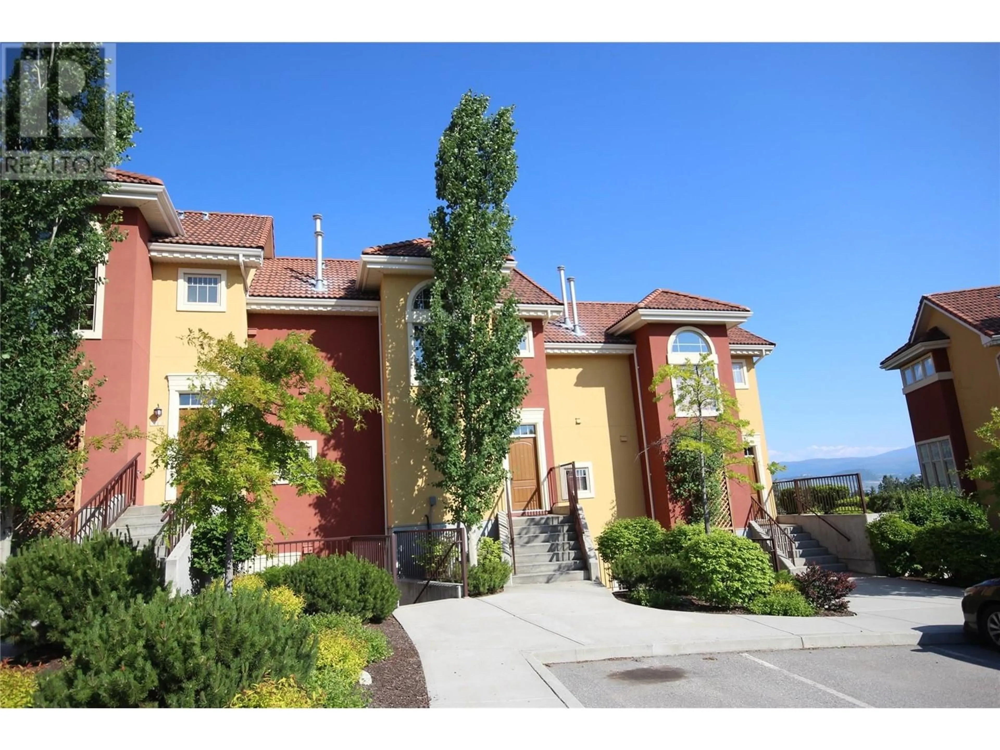 Indoor foyer for 124 - 1795 COUNTRY CLUB DRIVE, Kelowna British Columbia V1V2V9