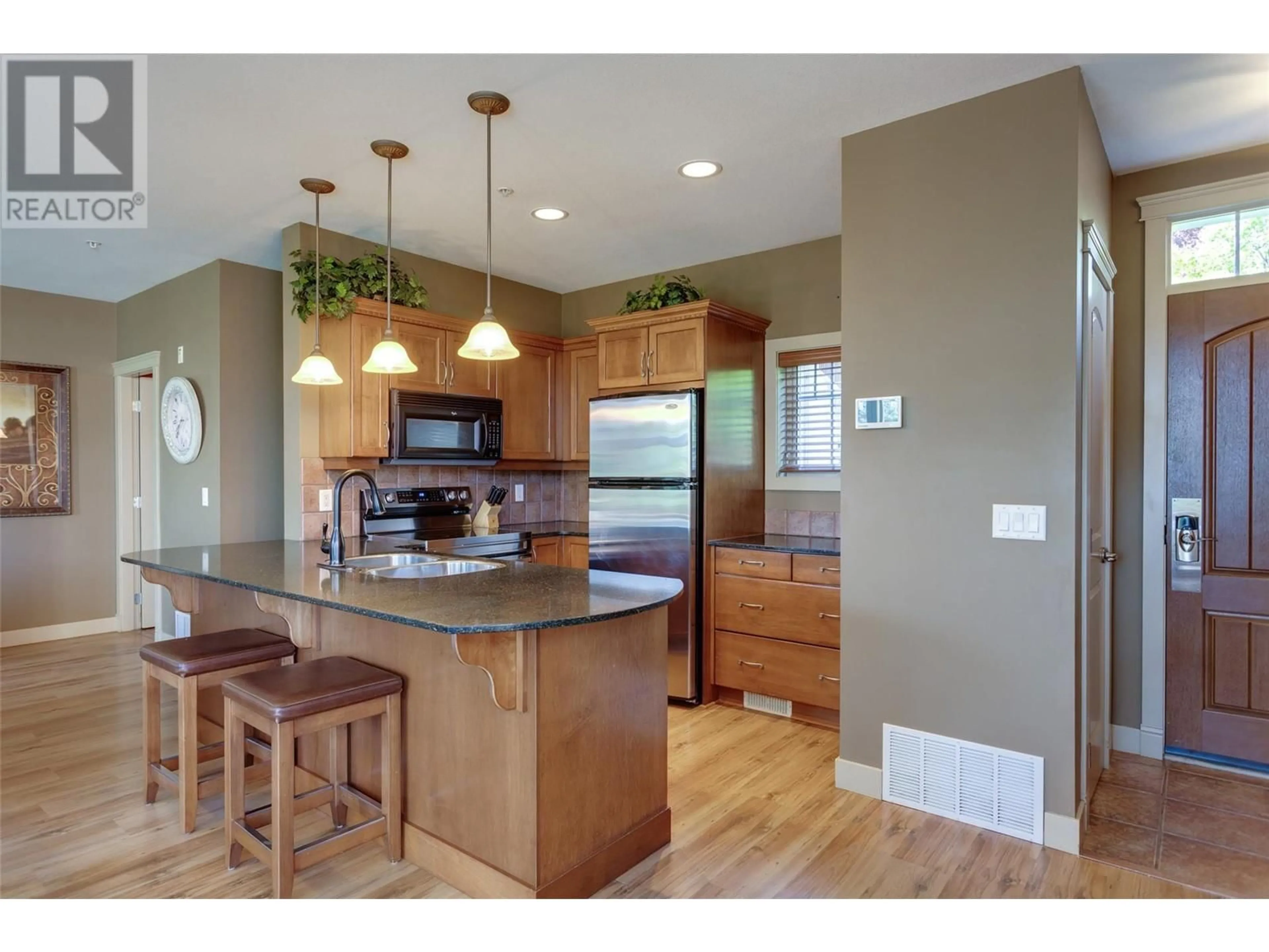 Open concept kitchen, wood/laminate floor for 124 - 1795 COUNTRY CLUB DRIVE, Kelowna British Columbia V1V2V9