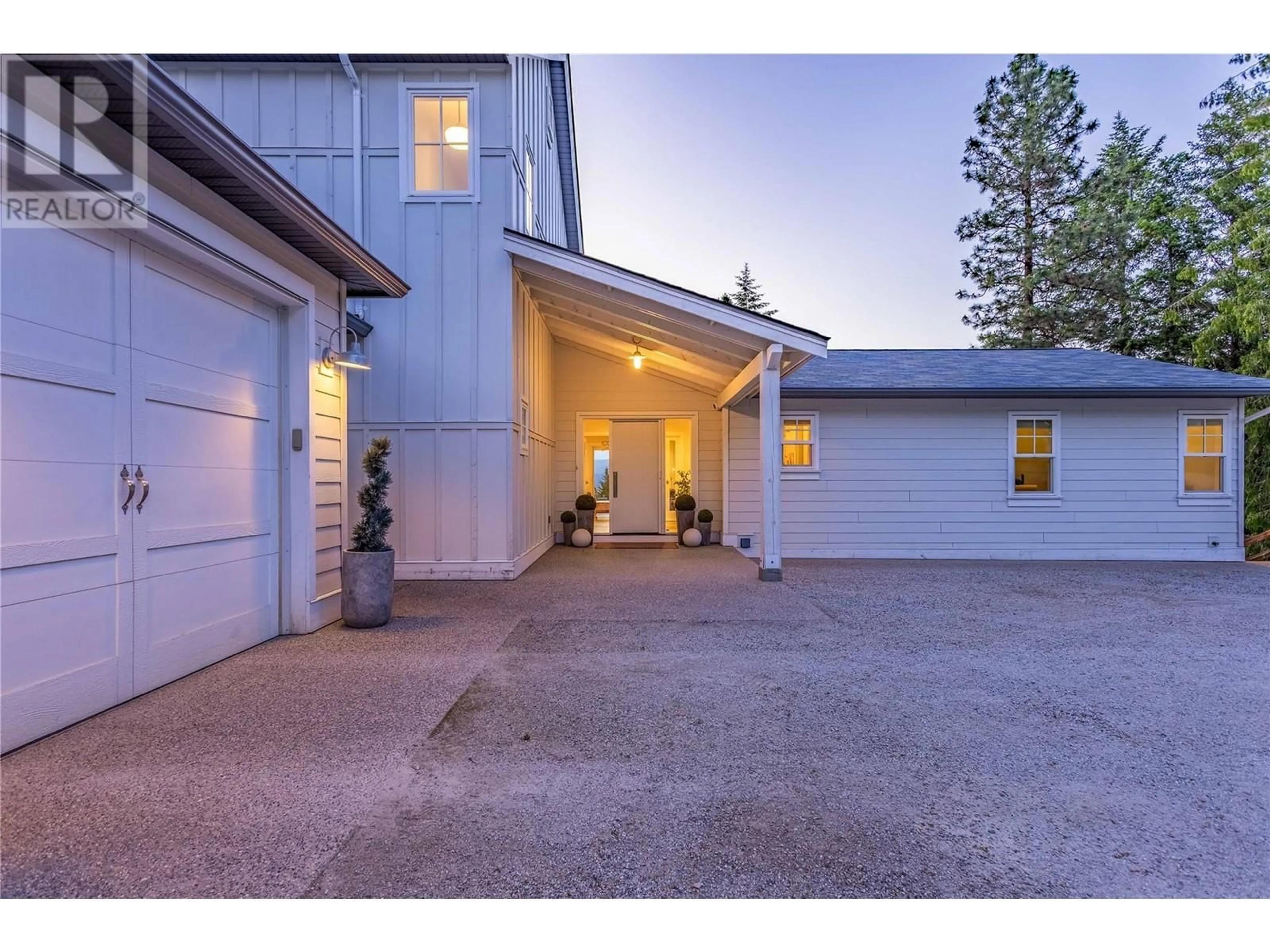Indoor garage for 2376 SAUCIER ROAD, Kelowna British Columbia V1W4B8