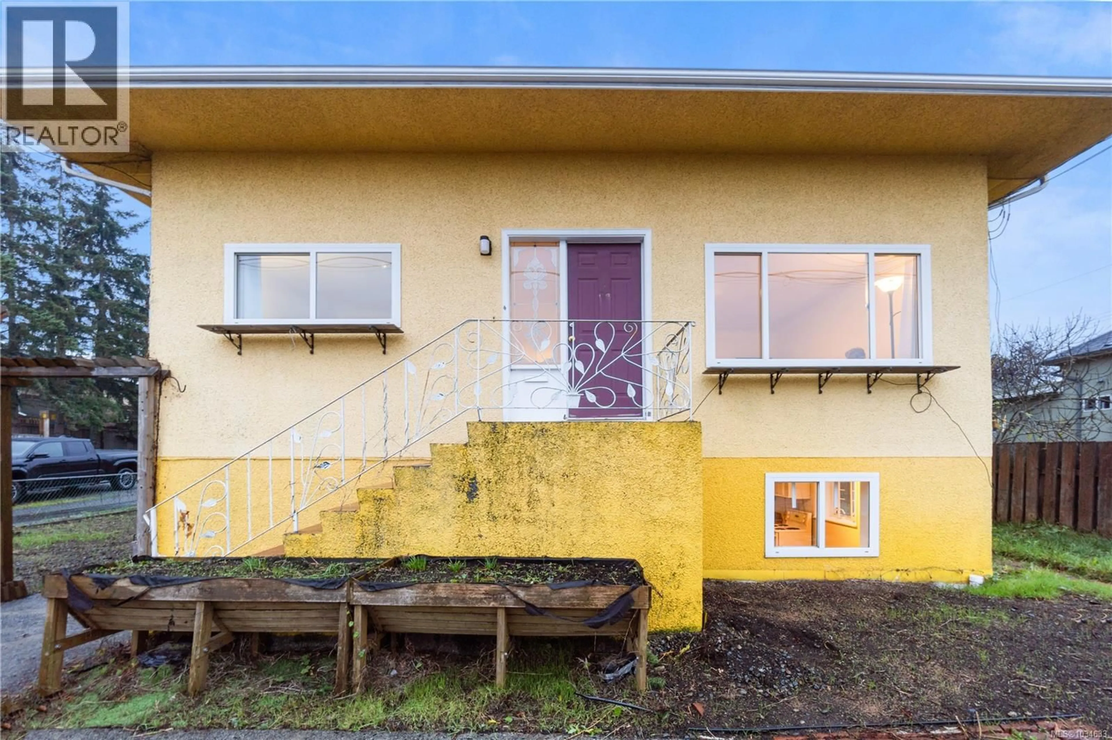 Patio, building for 534 NICOL STREET, Nanaimo British Columbia V9R4T7