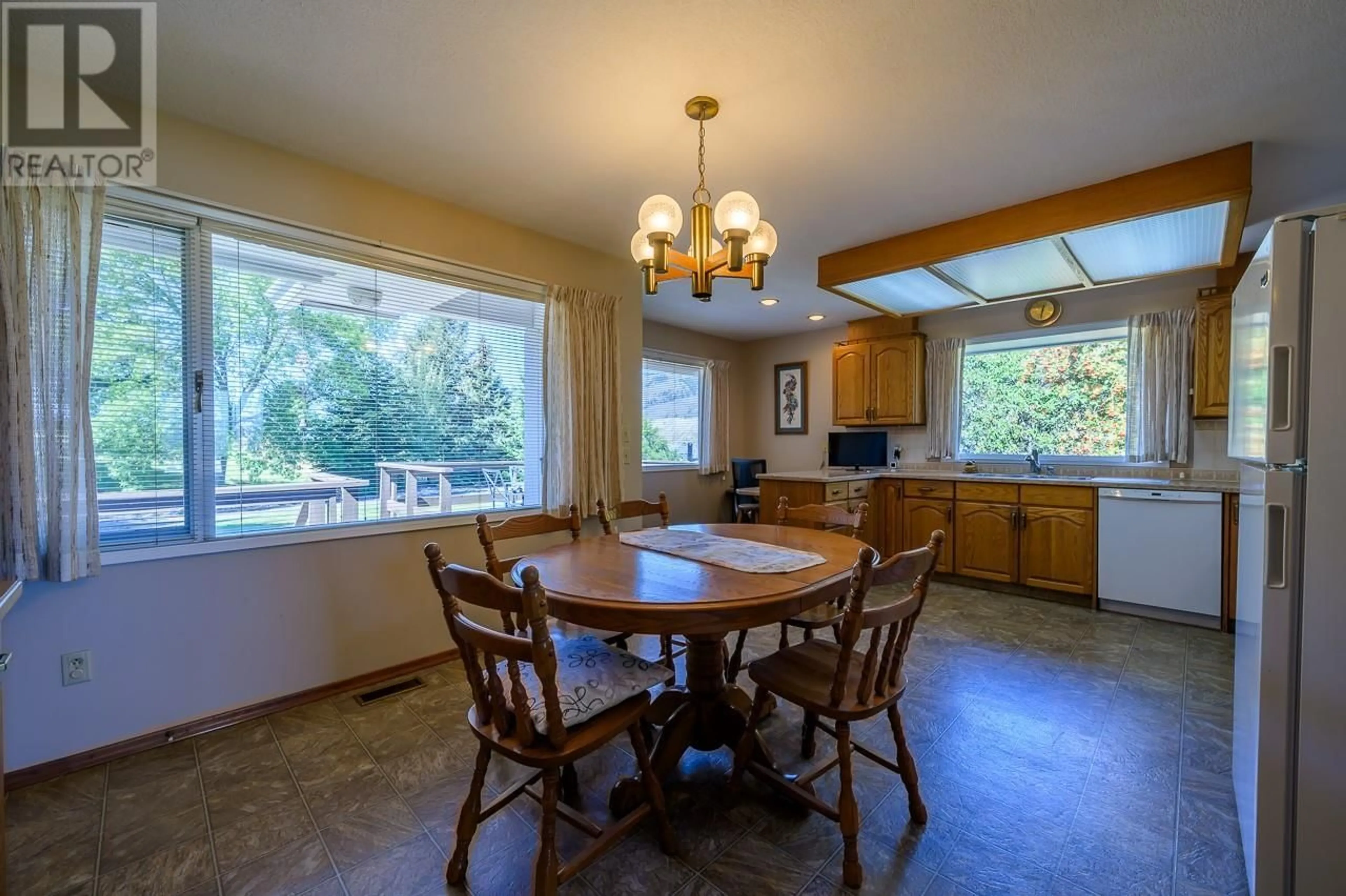 Dining room, unknown for 323 RIDGE ROAD, Kamloops British Columbia V2C4Y9