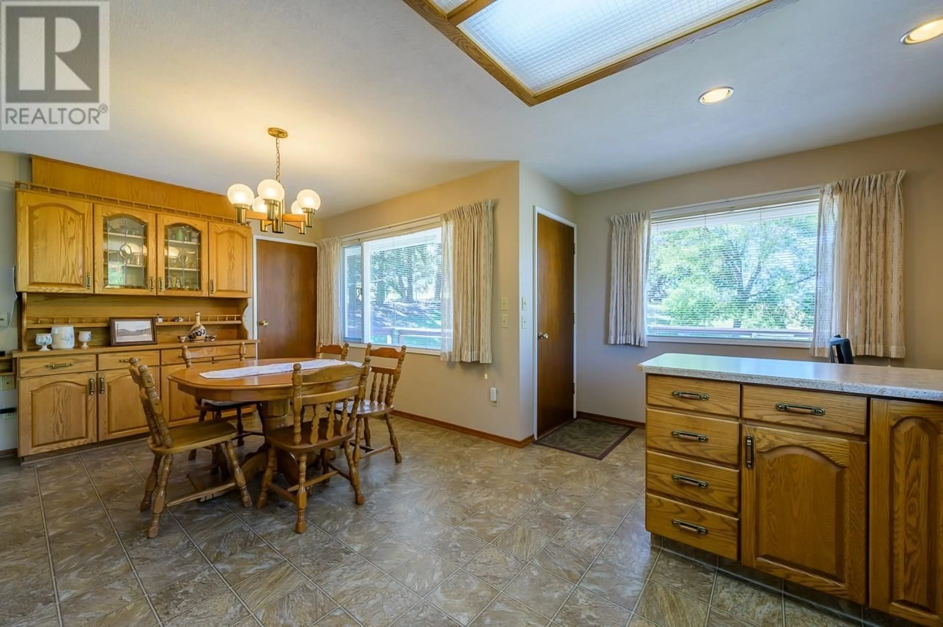 Dining room, ceramic/tile floor for 323 RIDGE ROAD, Kamloops British Columbia V2C4Y9