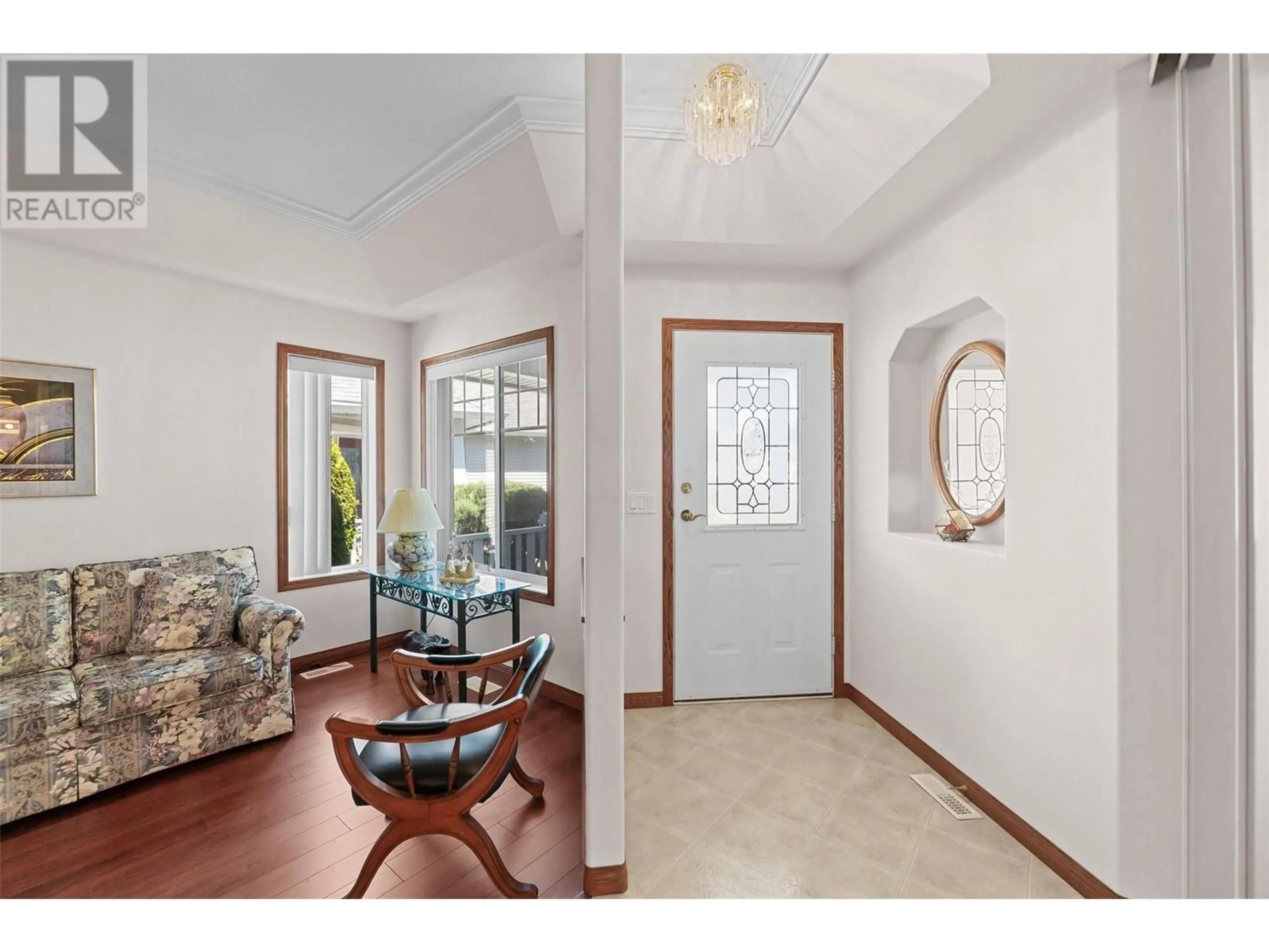 Indoor entryway for 114 - 1321 RIDGEWAY DRIVE, Kelowna British Columbia V1Y9T6