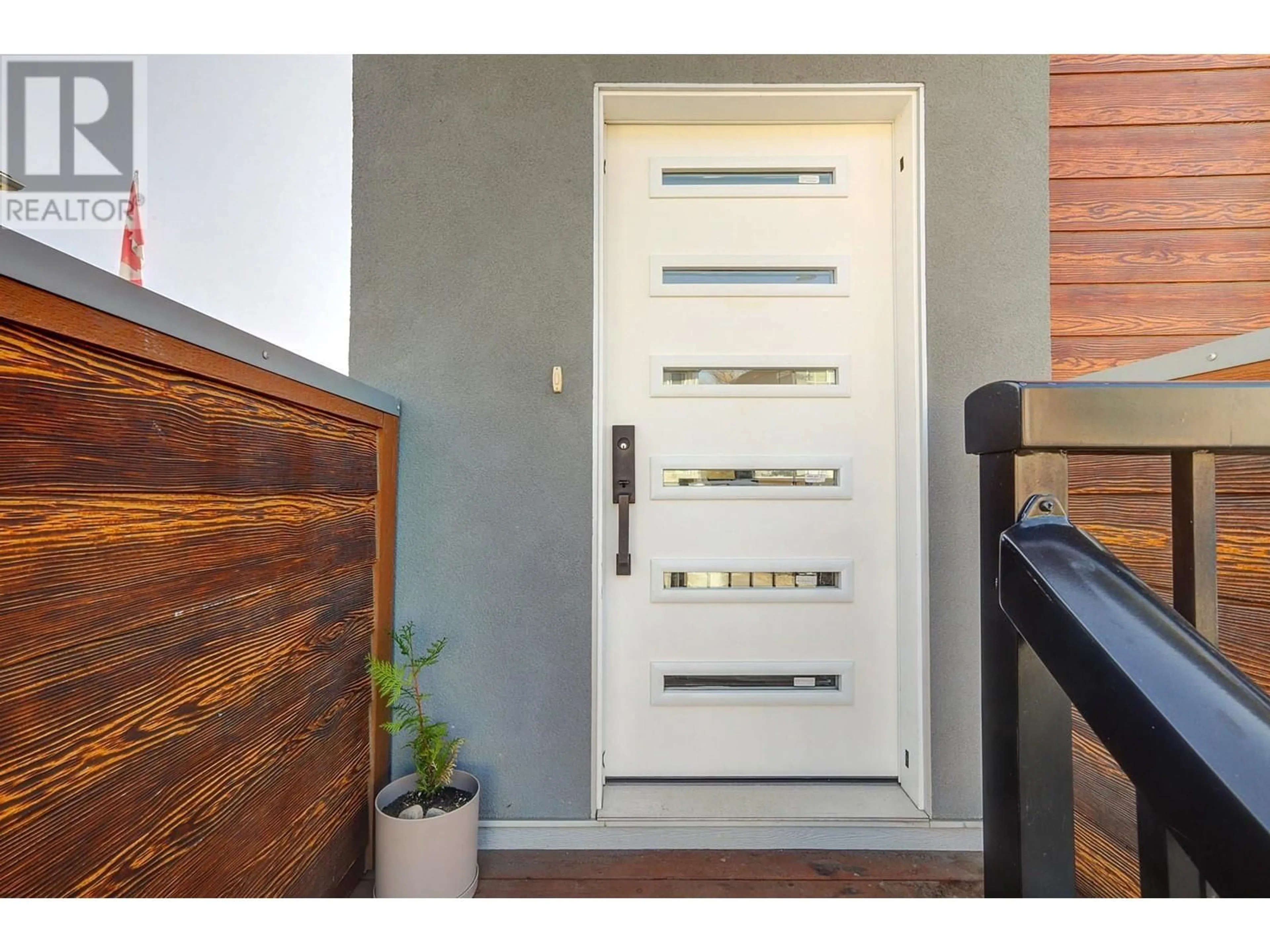 Indoor entryway for 1 - 5400 WILLOW DRIVE, Vernon British Columbia V1T7R3