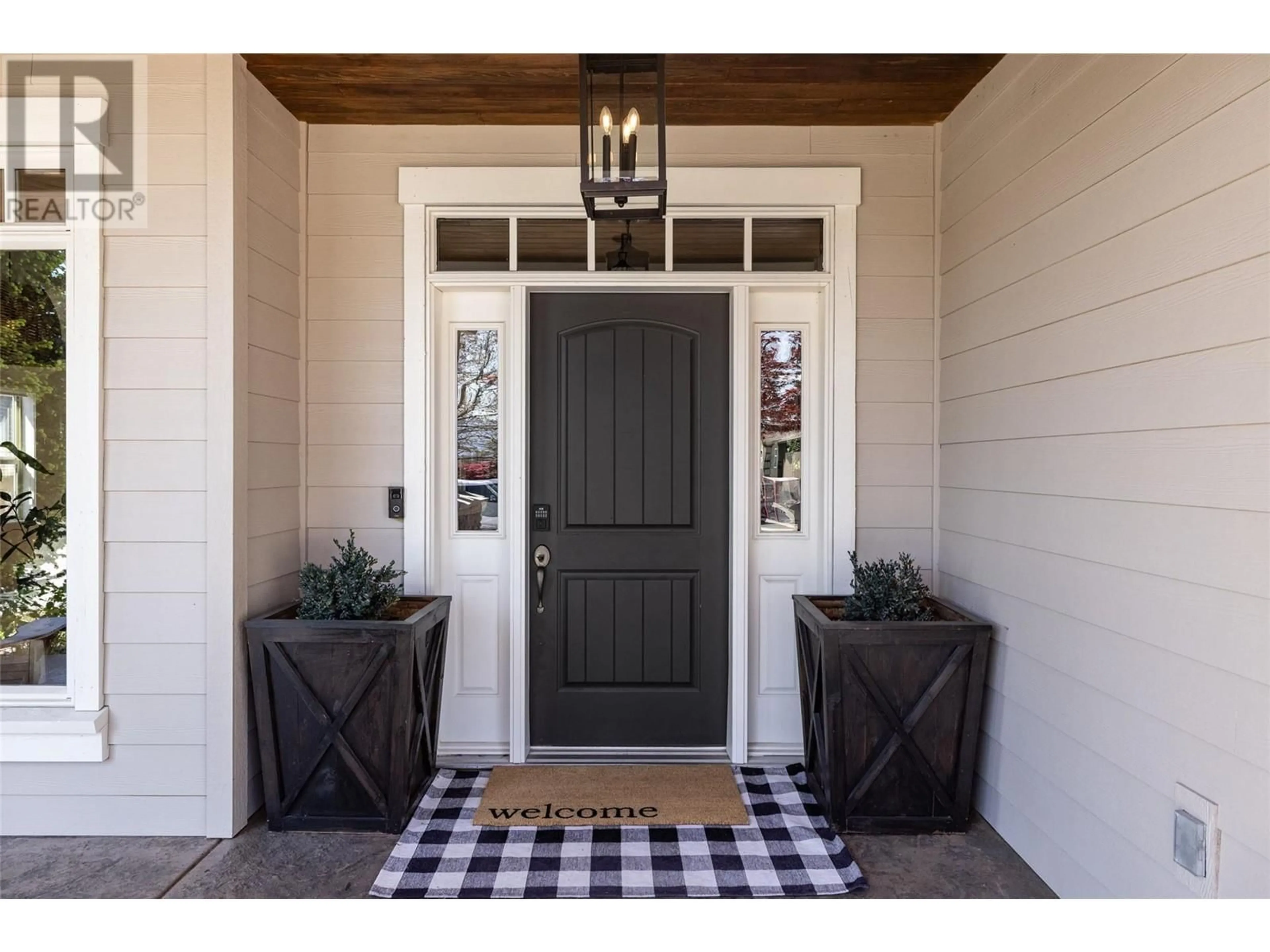 Indoor entryway for 1185 PEAK POINT DRIVE, West Kelowna British Columbia V1Z4A9