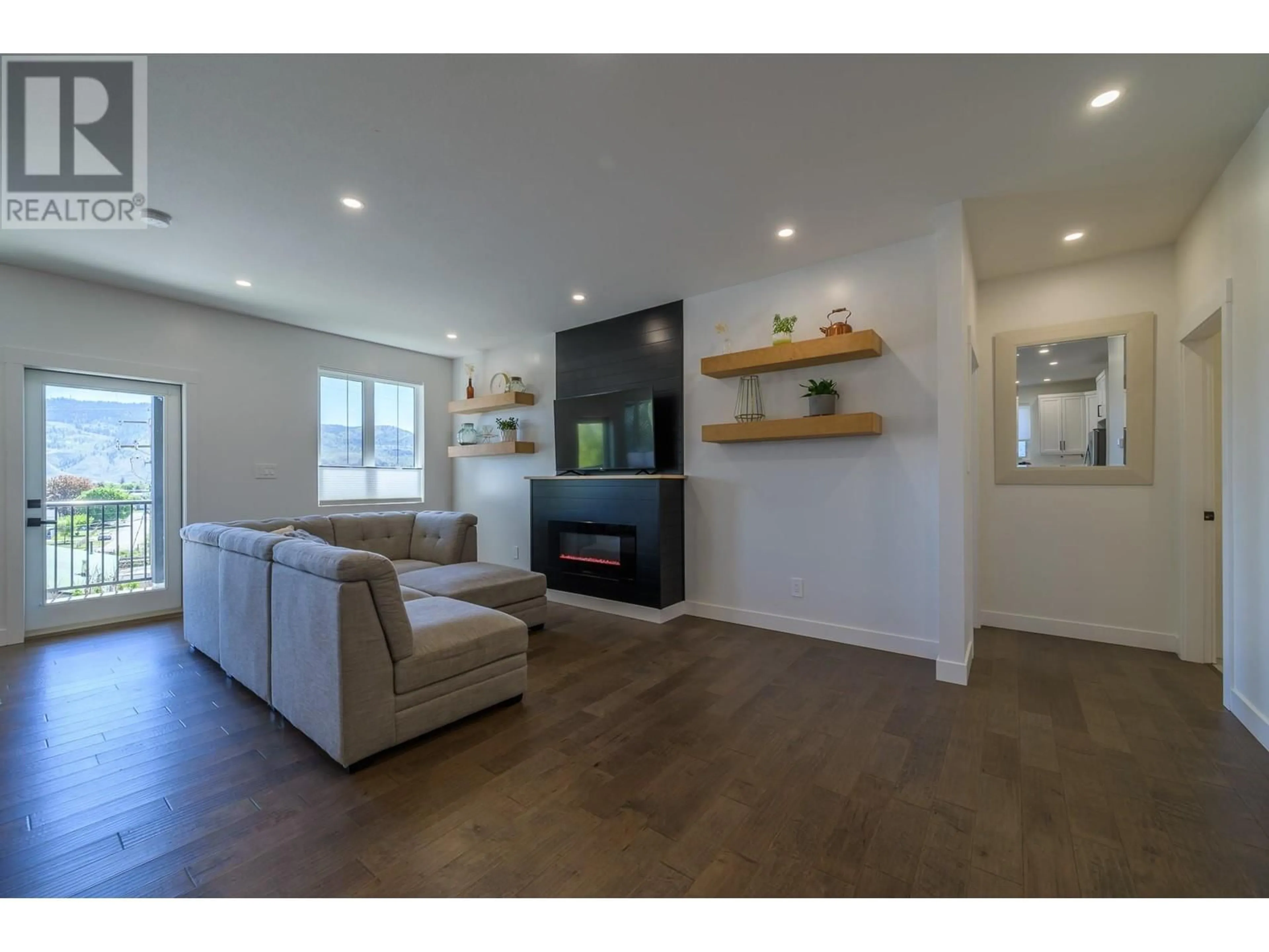 Living room with furniture, wood/laminate floor for 20 - 1900 ORD ROAD, Kamloops British Columbia V2B0B6