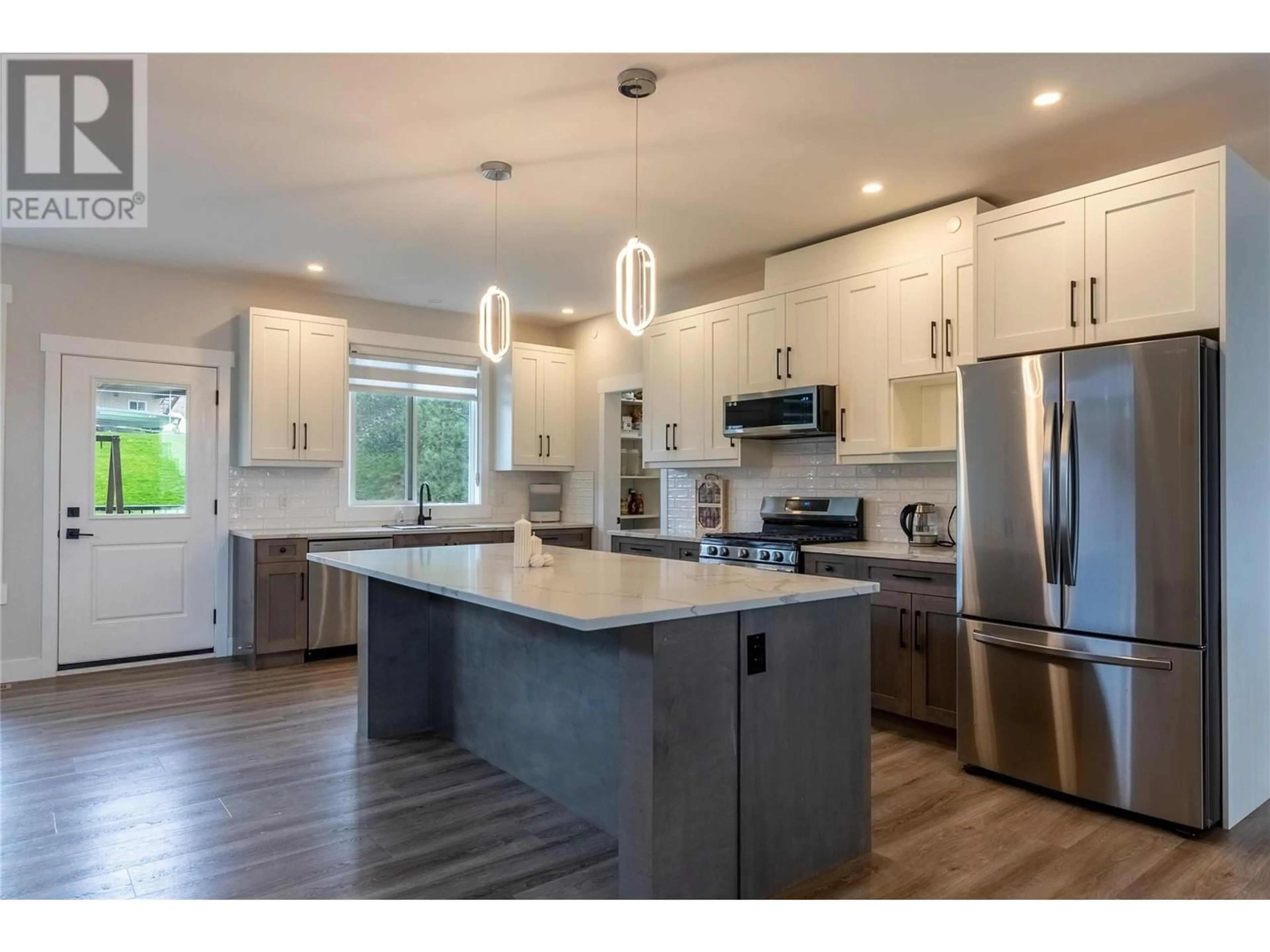Open concept kitchen, unknown for 1097 EDGEHILL PLACE, Kamloops British Columbia V2C0G6
