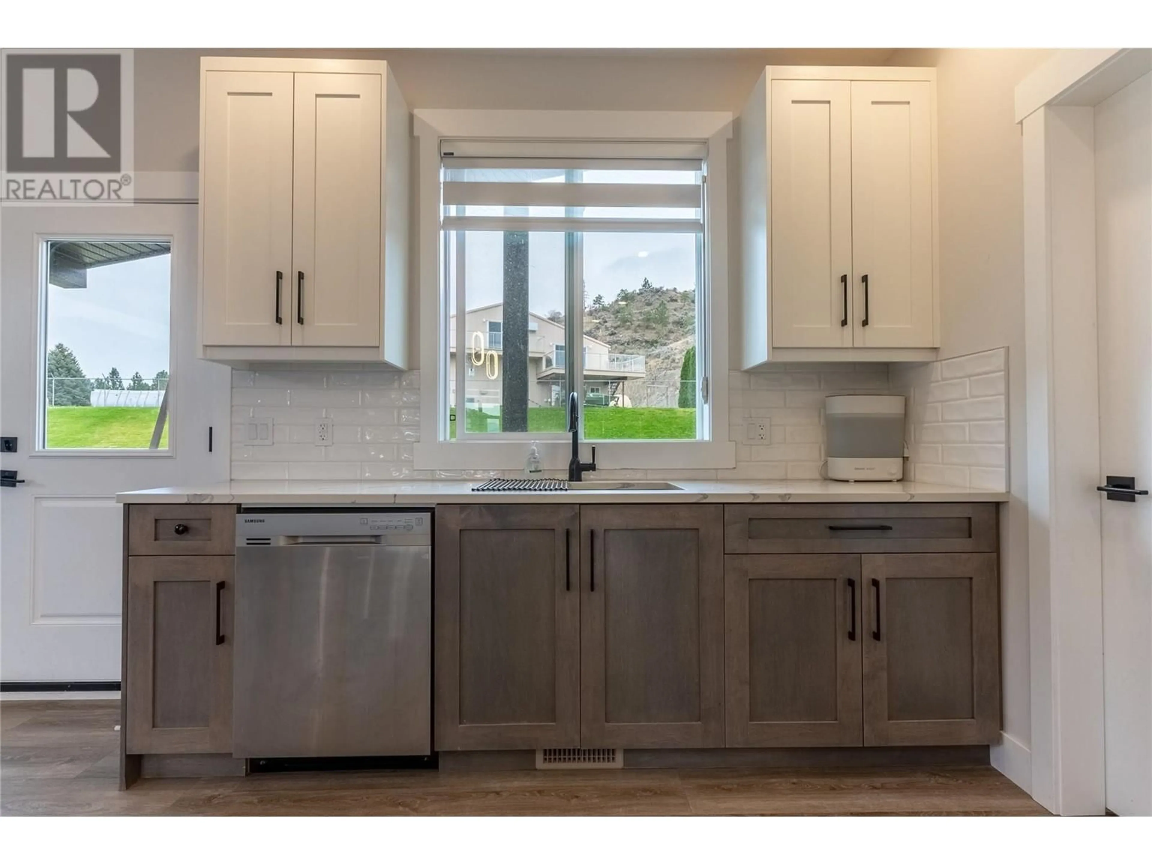 Open concept kitchen, unknown for 1097 EDGEHILL PLACE, Kamloops British Columbia V2C0G6
