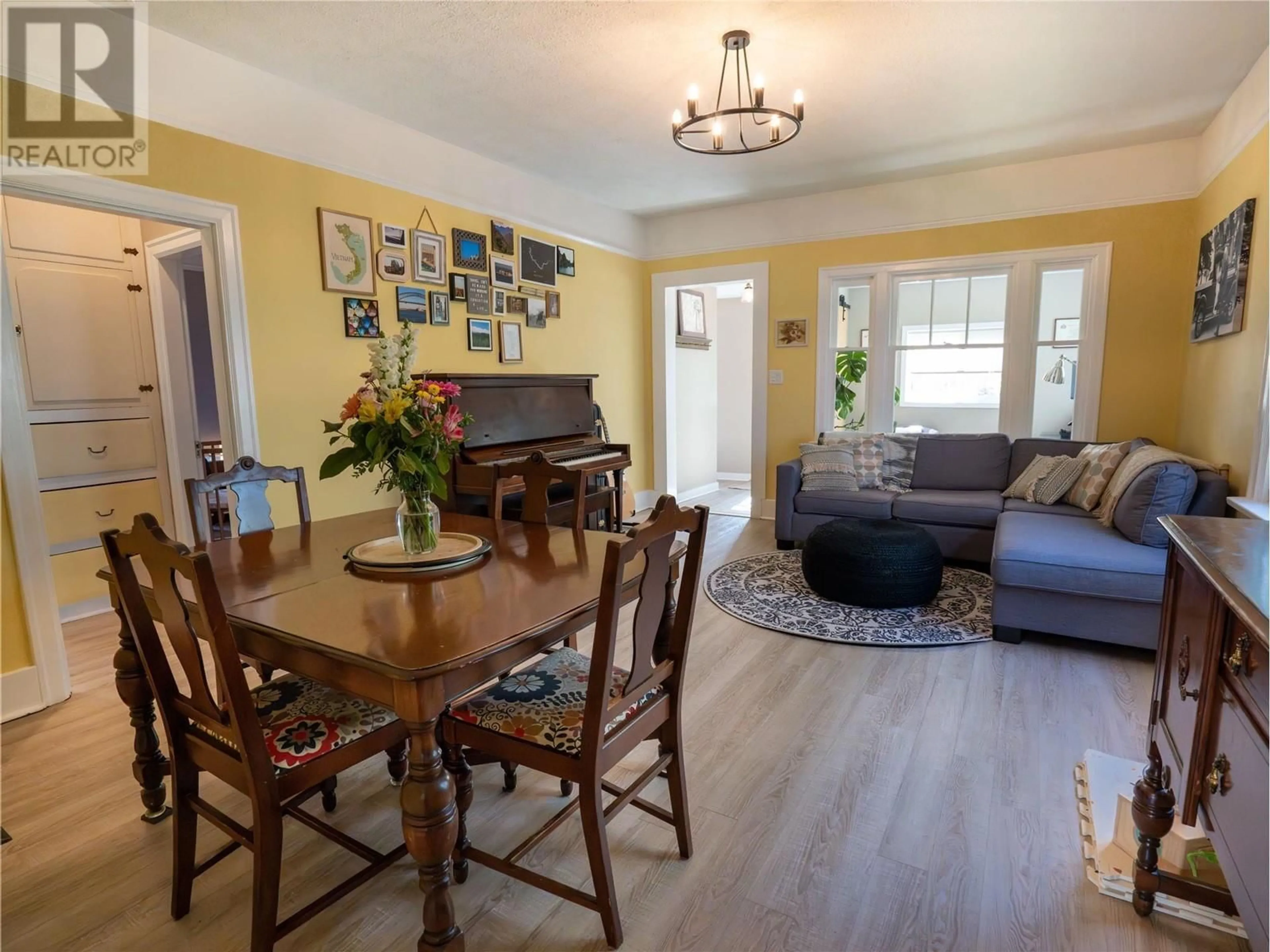 Living room with furniture, wood/laminate floor for 540 PAPINEAU STREET, Penticton British Columbia V2A4X5