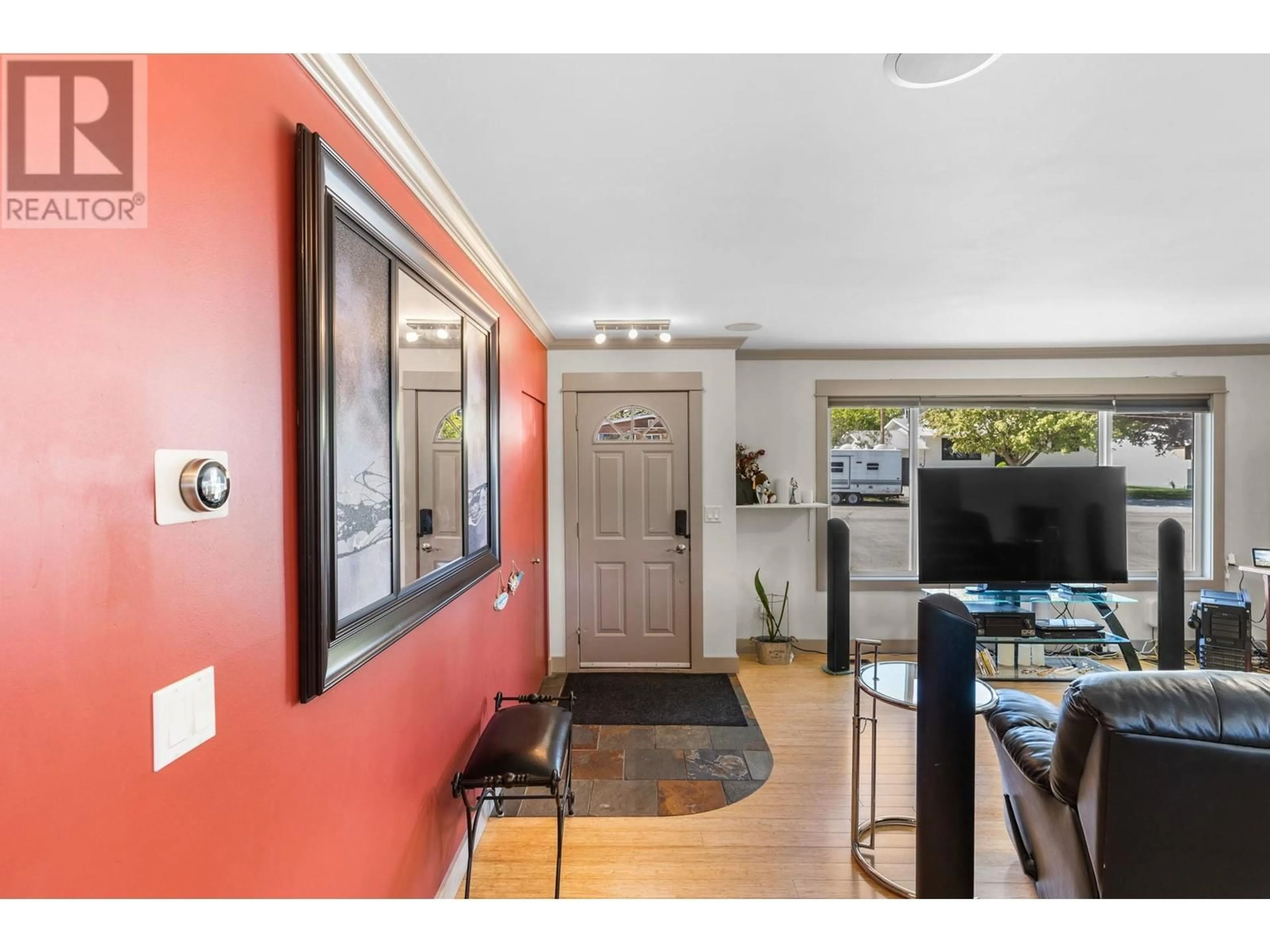 Indoor entryway for 1762 AUTUMN ROAD, Kelowna British Columbia V1P1G1