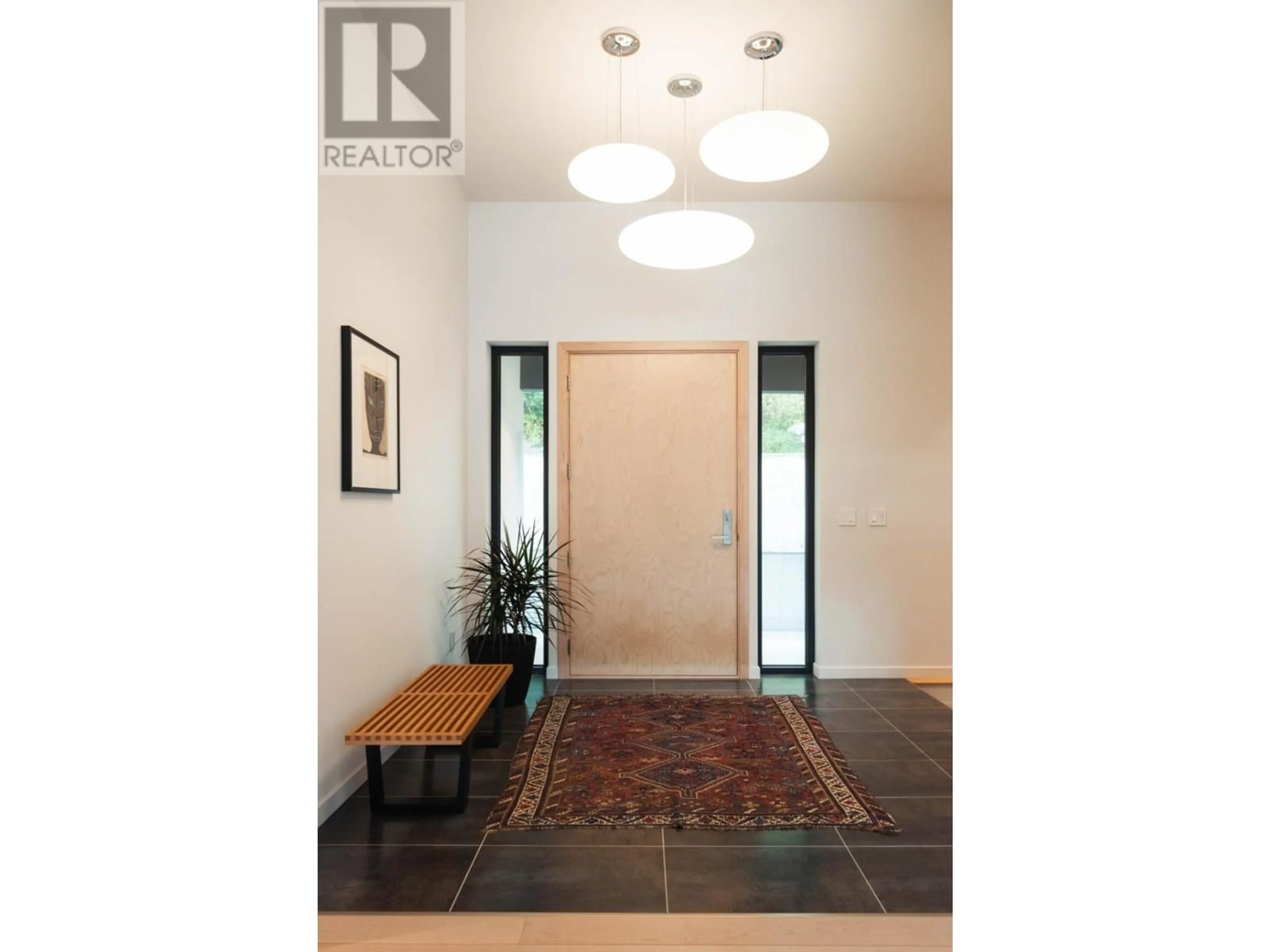 Indoor entryway for 988 3A HIGHWAY, Nelson British Columbia V1L6J5