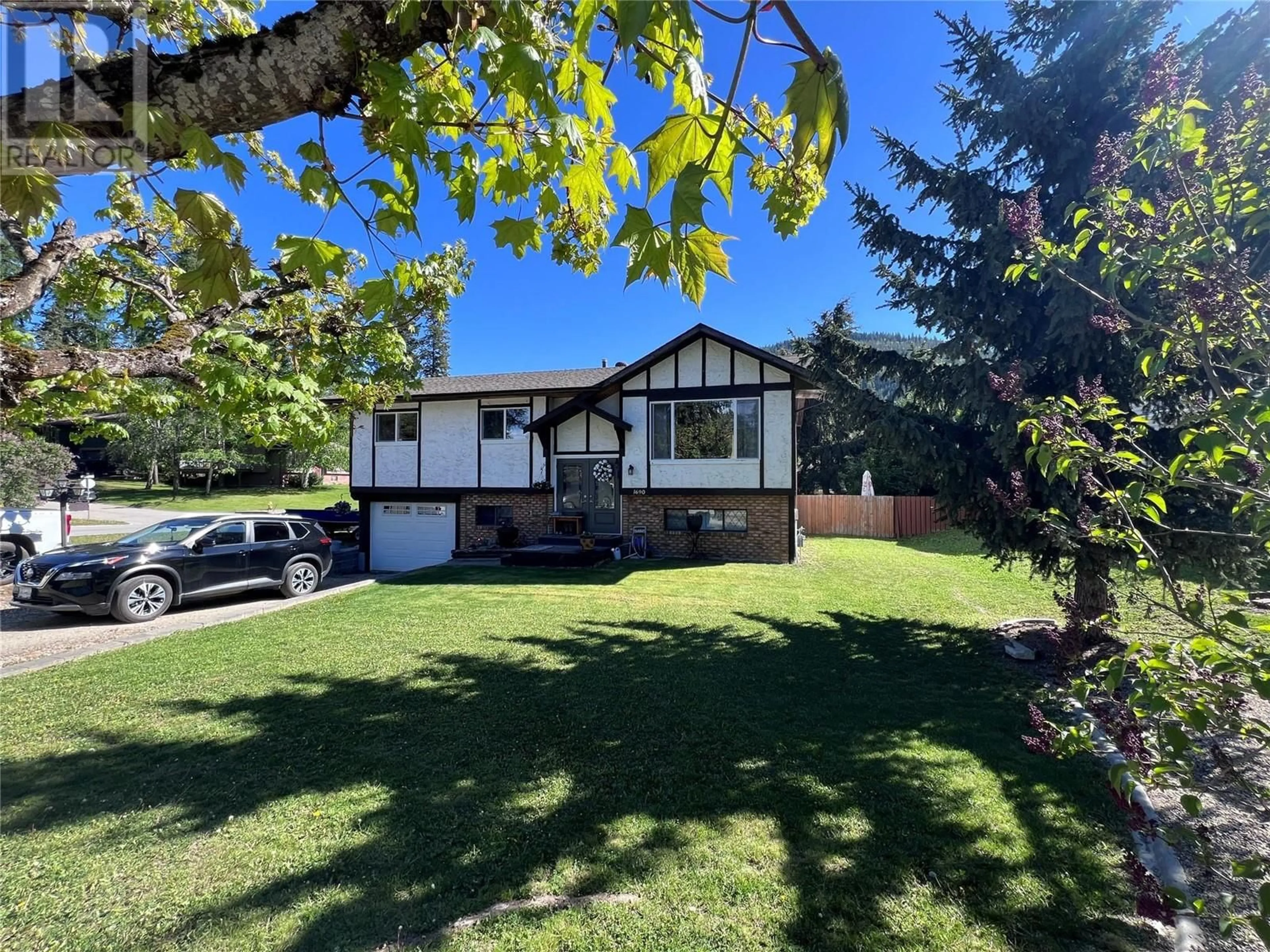 Home with vinyl exterior material, street for 1690 15 AVENUE SOUTHEAST, Salmon Arm British Columbia V1E2E7