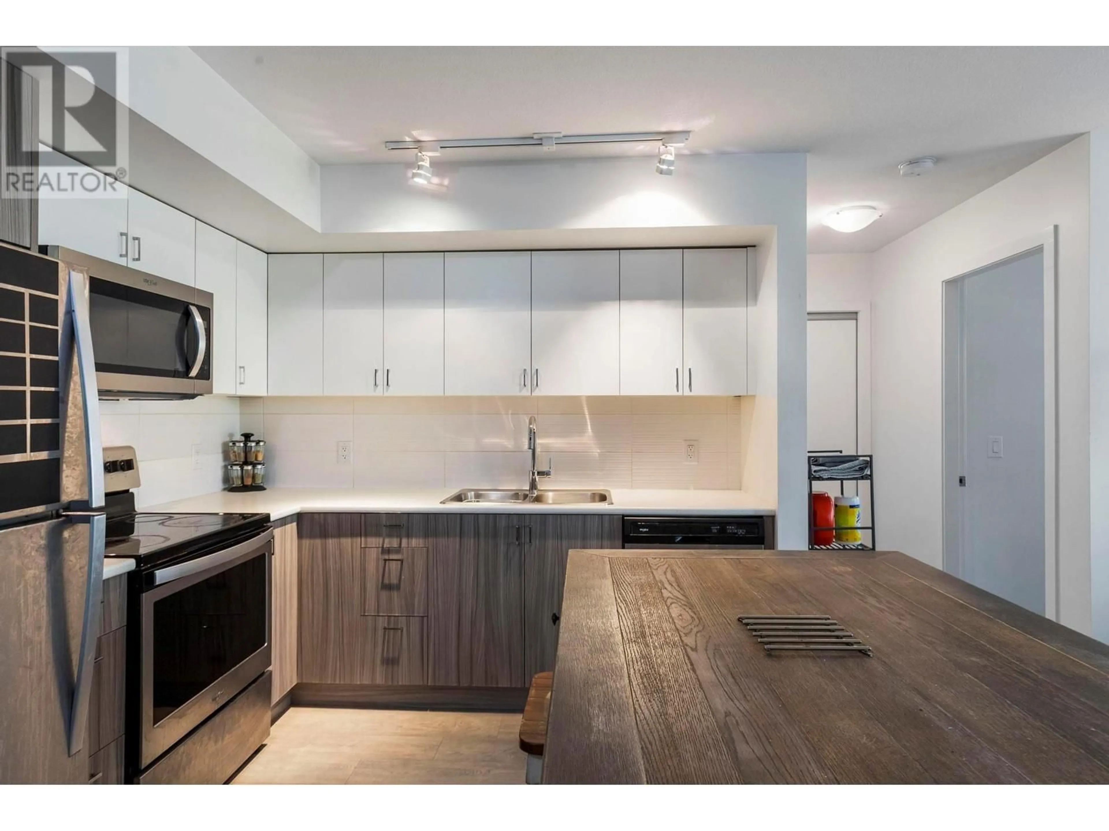 Standard kitchen, wood/laminate floor for 211 - 725 ACADEMY WAY, Kelowna British Columbia V1V0B4