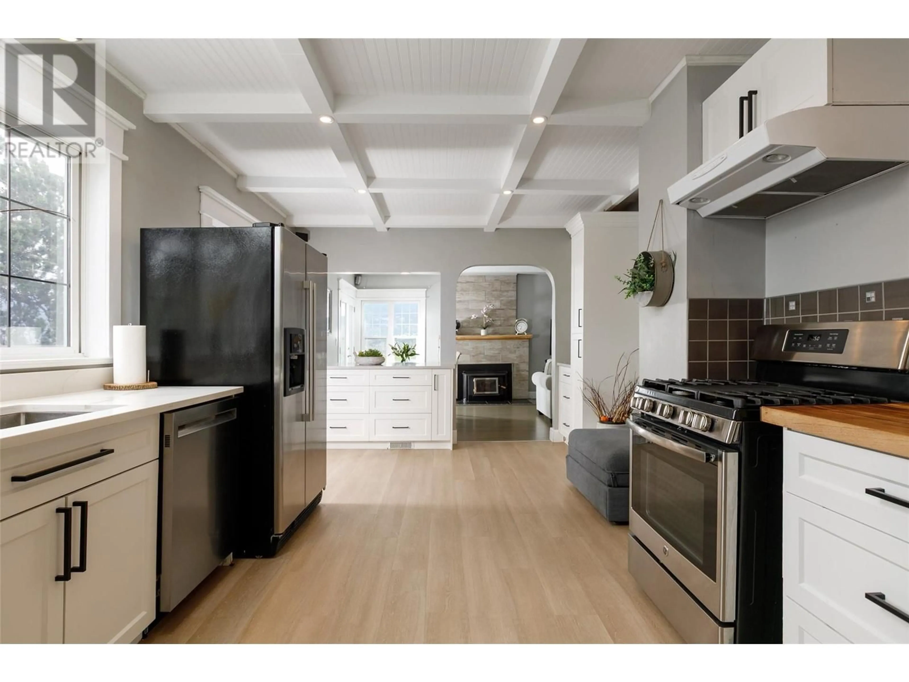 Open concept kitchen, unknown for 145 UPPER BENCH ROAD NORTH, Penticton British Columbia V2A8T2