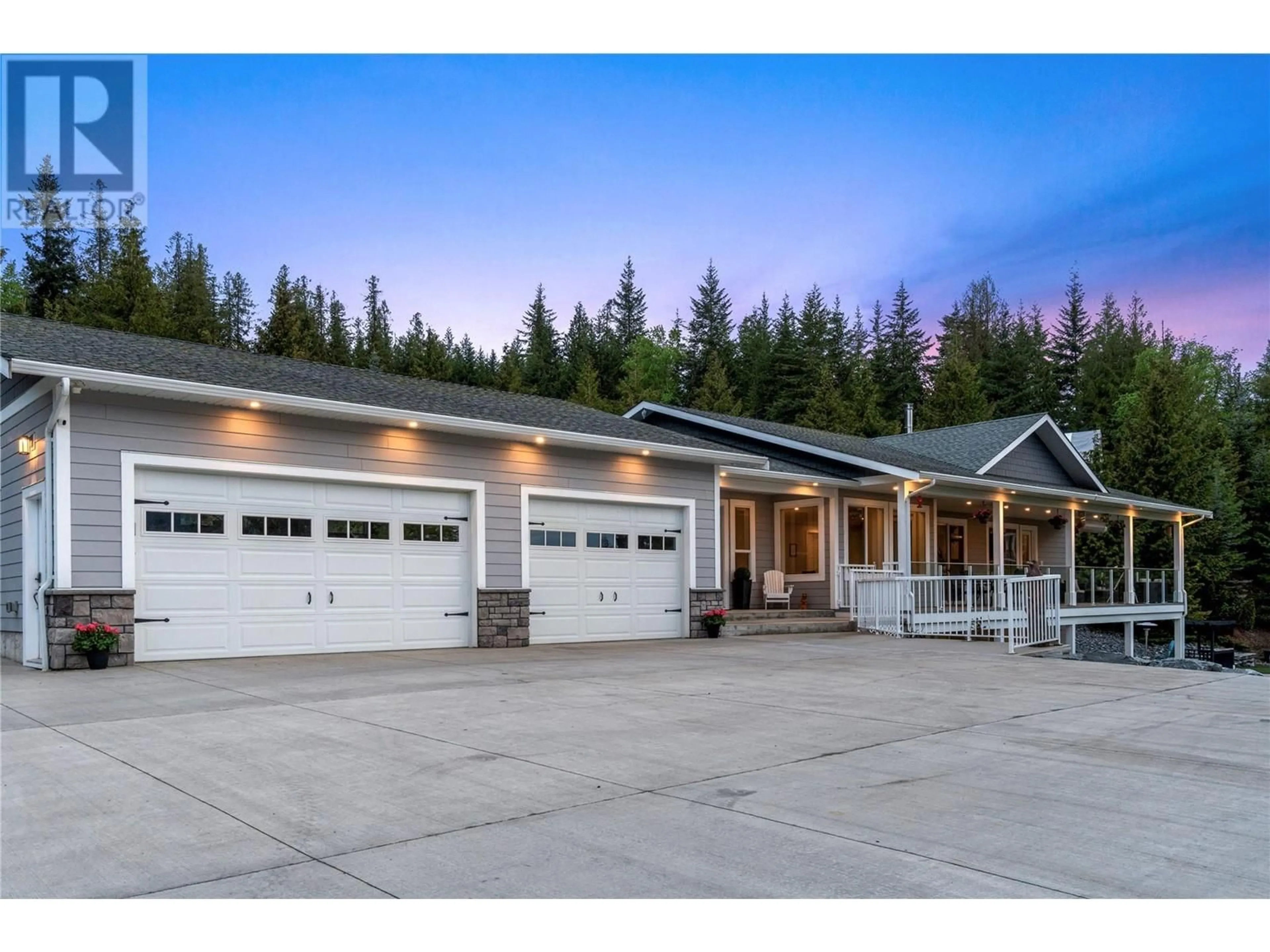 Indoor garage for 2030 CANOE BEACH DRIVE NORTHEAST, Salmon Arm British Columbia V1E2M5