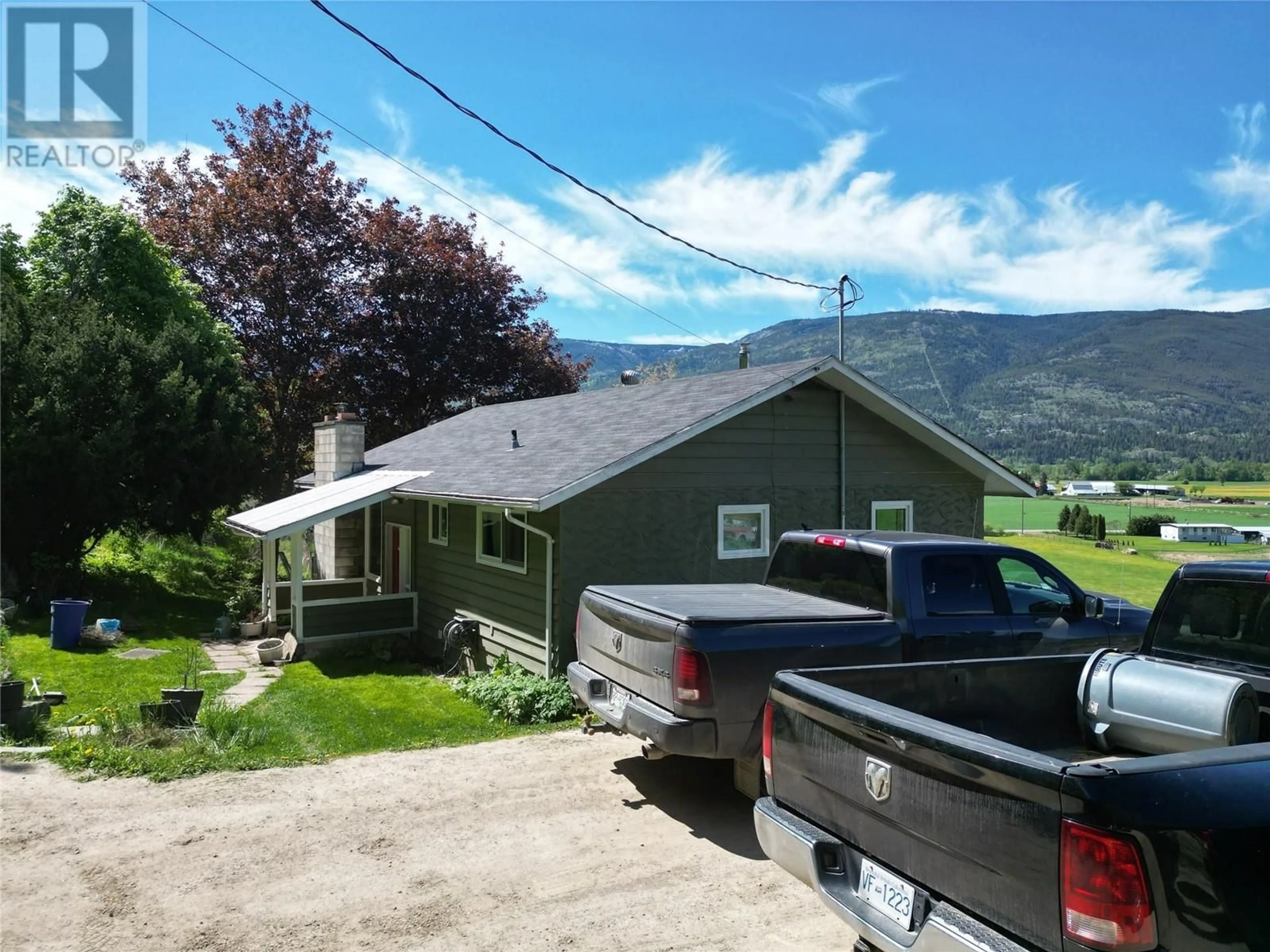 A pic from outside/outdoor area/front of a property/back of a property/a pic from drone, mountain view for 2651 FOOTHILL ROAD SOUTHWEST, Salmon Arm British Columbia V1E1L7