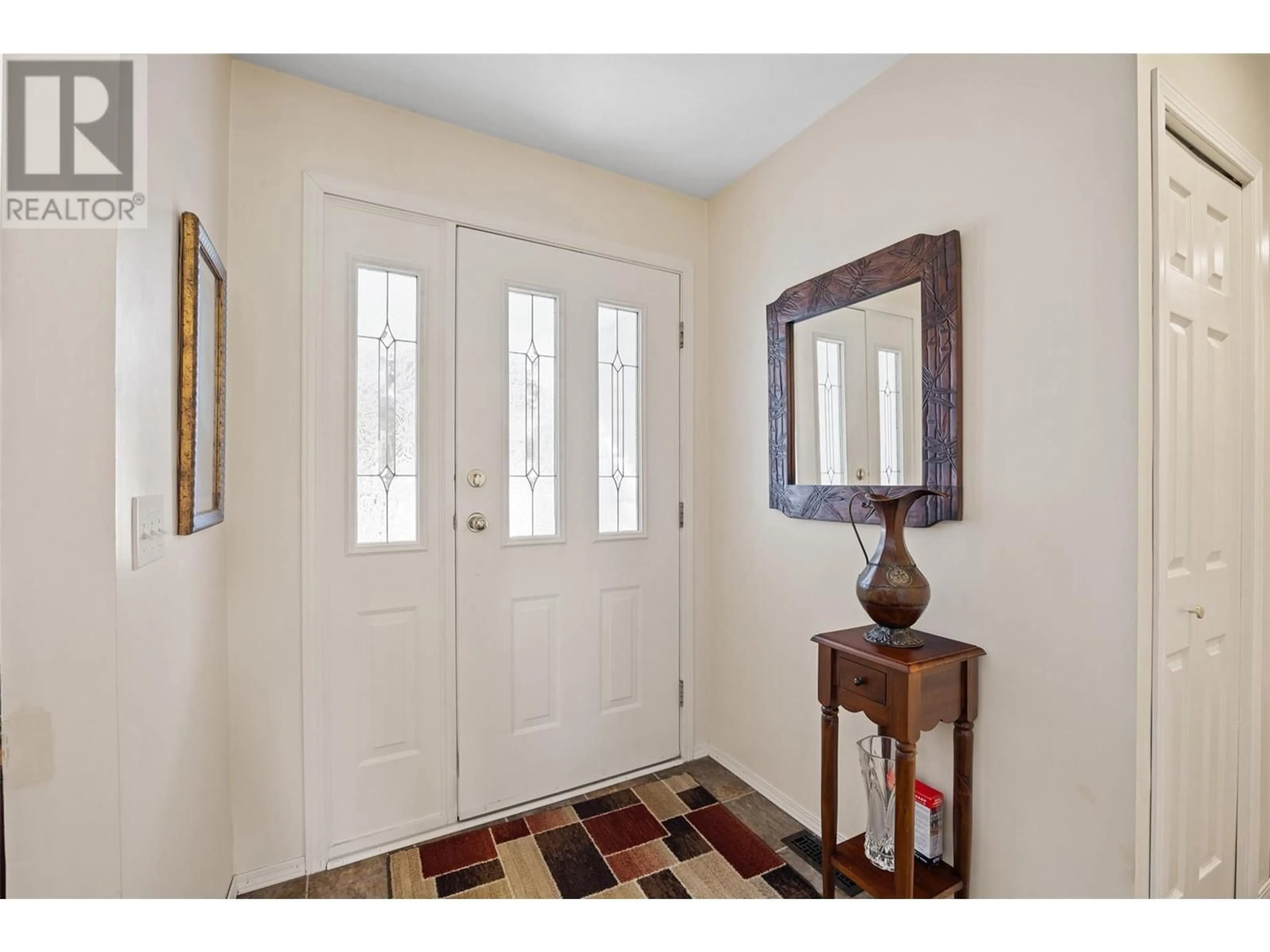 Indoor entryway for 528 CARMEL COURT, Kamloops British Columbia V2E2G3