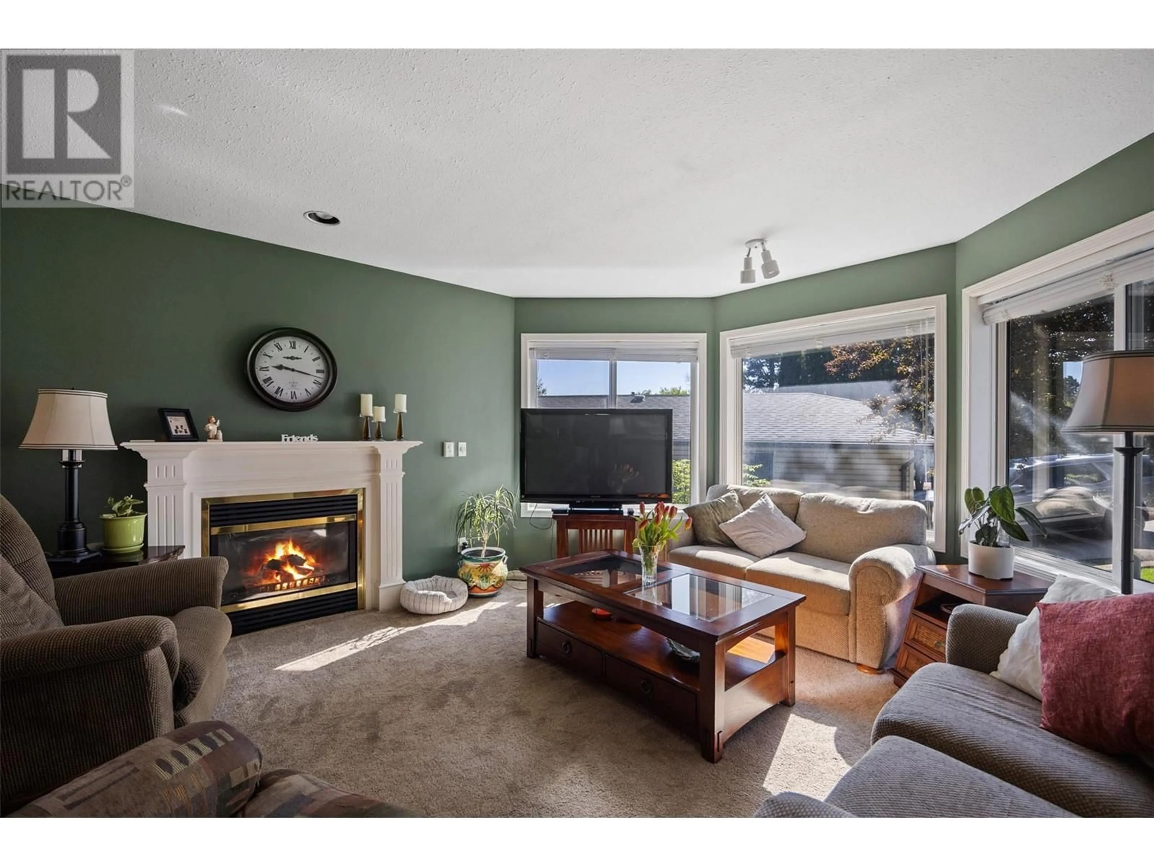 Living room with furniture, unknown for 528 CARMEL COURT, Kamloops British Columbia V2E2G3