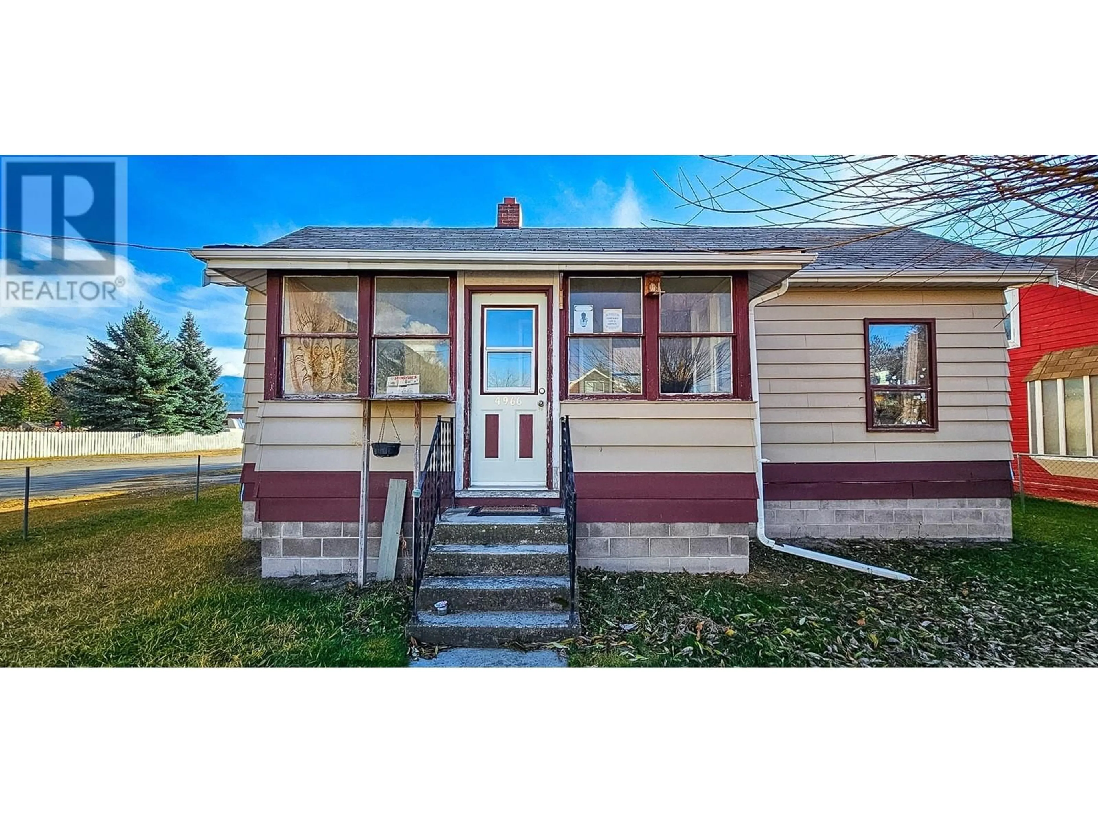 Home with vinyl exterior material, street for 4966 LUCK AVENUE, Canal Flats British Columbia V0B1B0