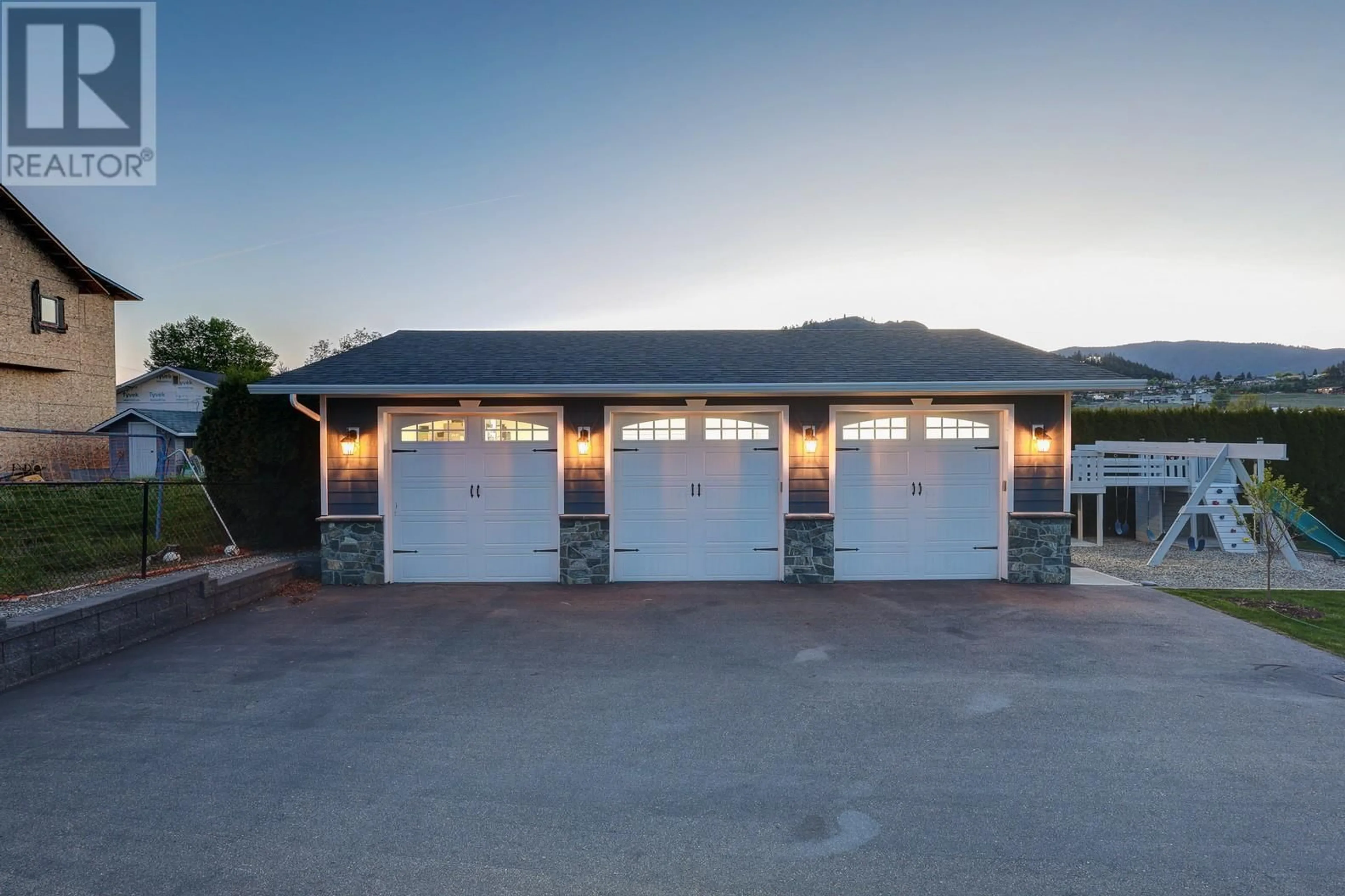 Indoor garage for 3010 THACKER DRIVE, West Kelowna British Columbia V1Z1X4