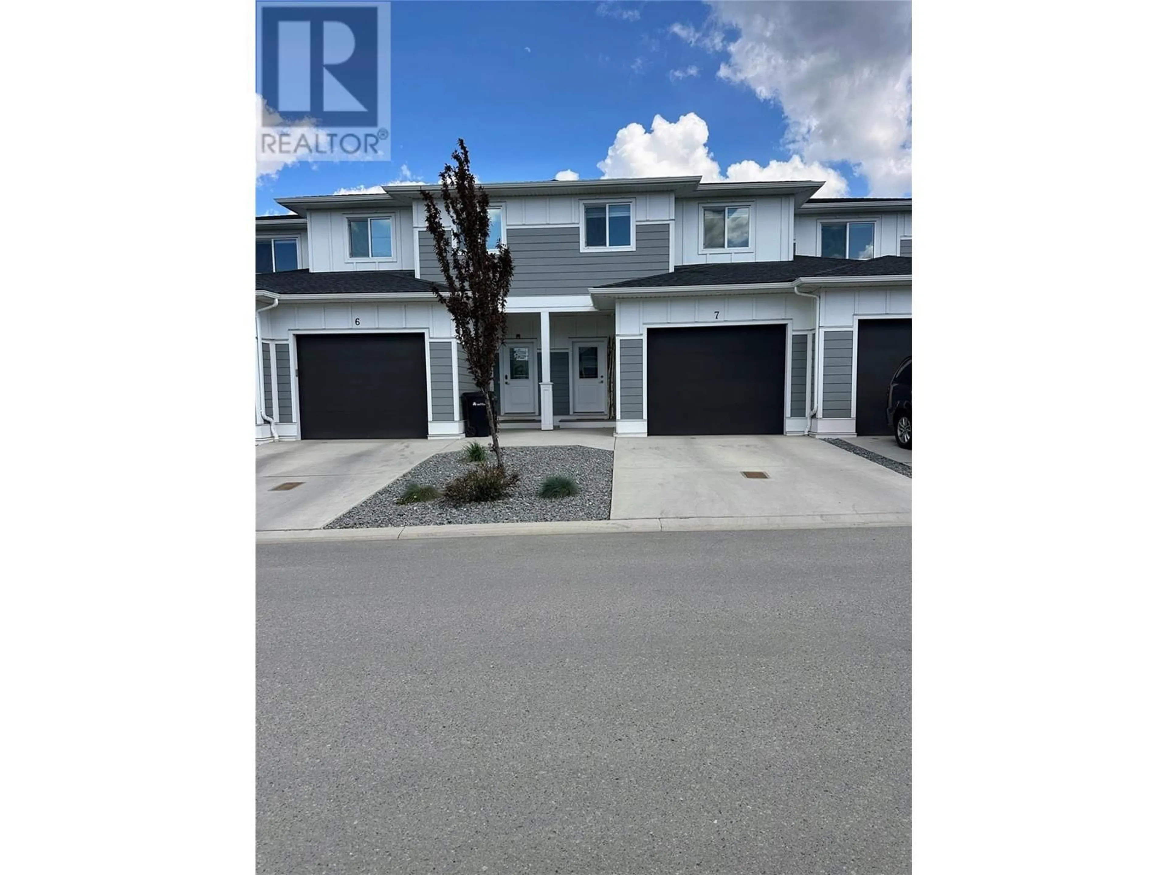A pic from outside/outdoor area/front of a property/back of a property/a pic from drone, street for 7 - 1999 15 AVENUE, Vernon British Columbia V1T9R4