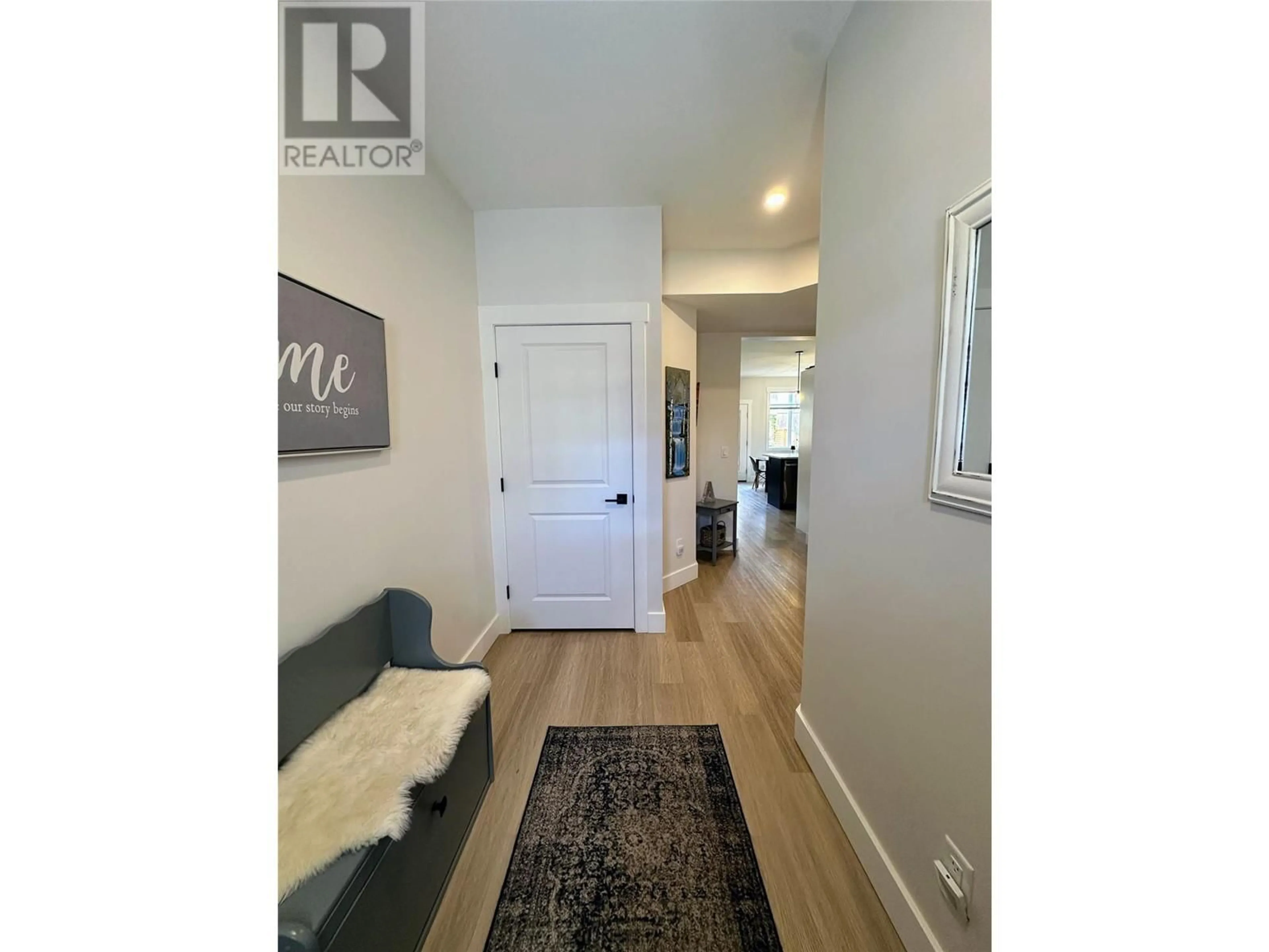 Indoor entryway for 7 - 1999 15 AVENUE, Vernon British Columbia V1T9R4