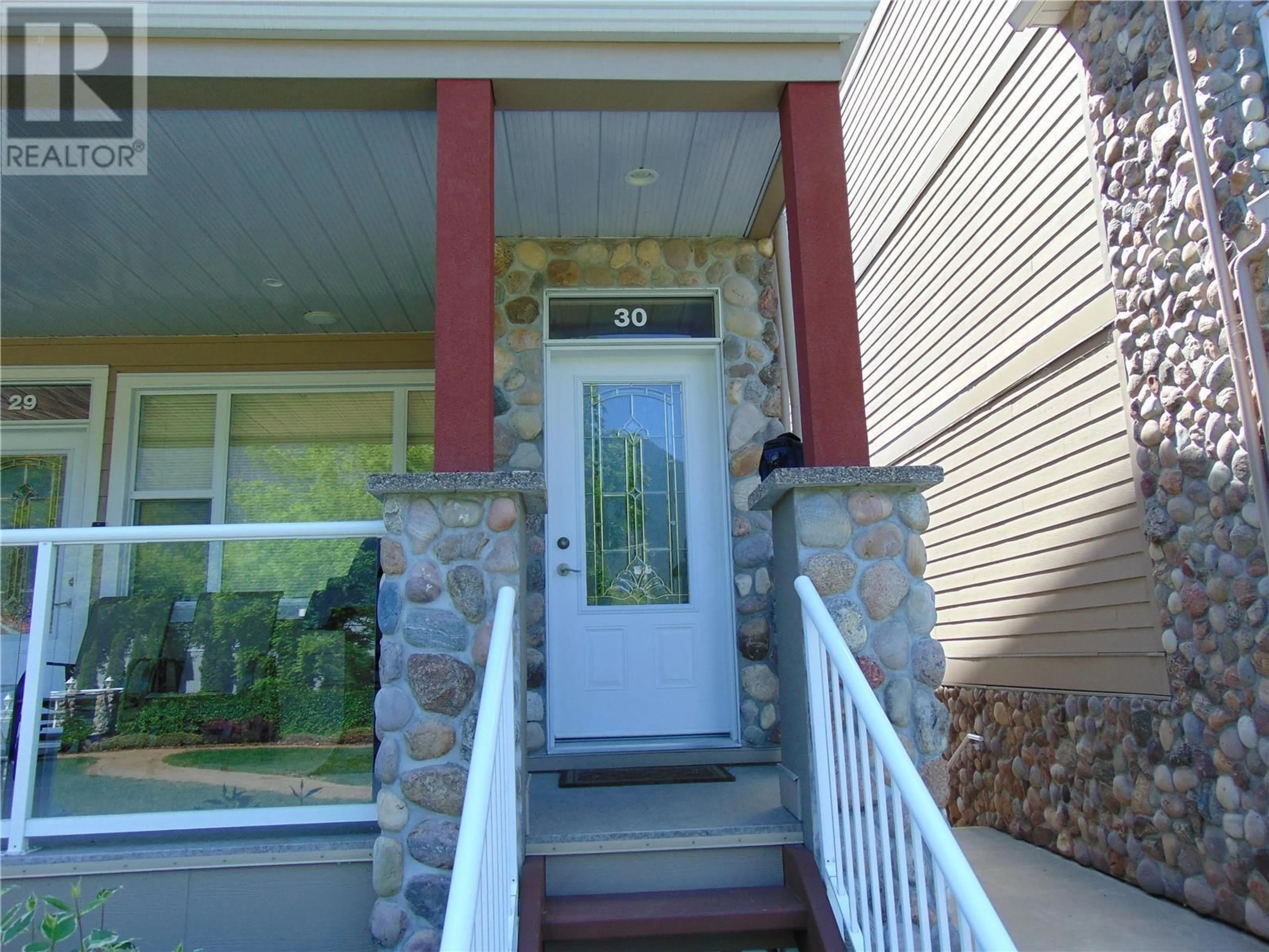 Indoor entryway for 30 - 1130 RIVERSIDE AVENUE, Sicamous British Columbia V0E2V1