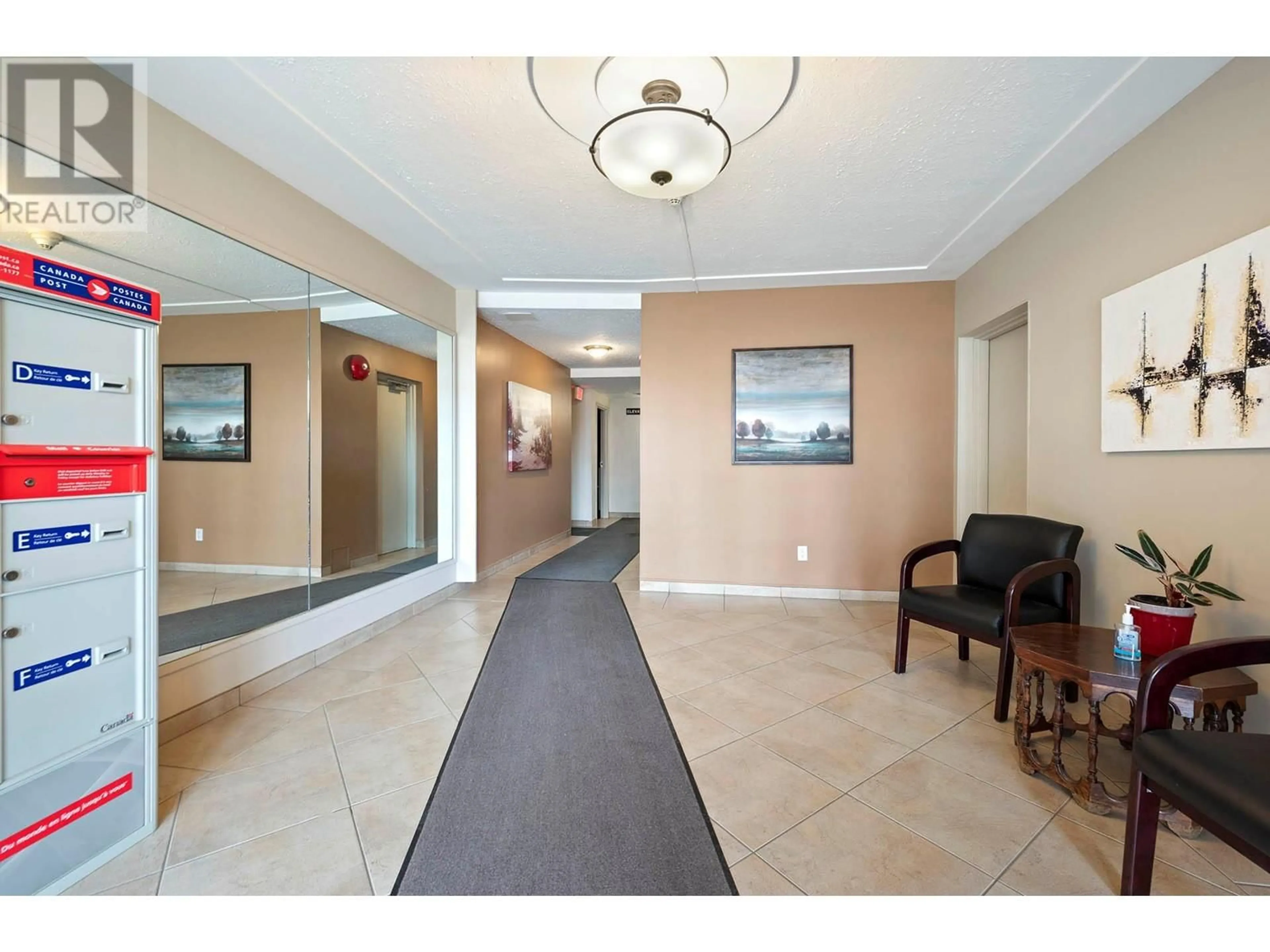 Indoor foyer for 302 - 411 NICOLA STREET, Kamloops British Columbia V2C2P7