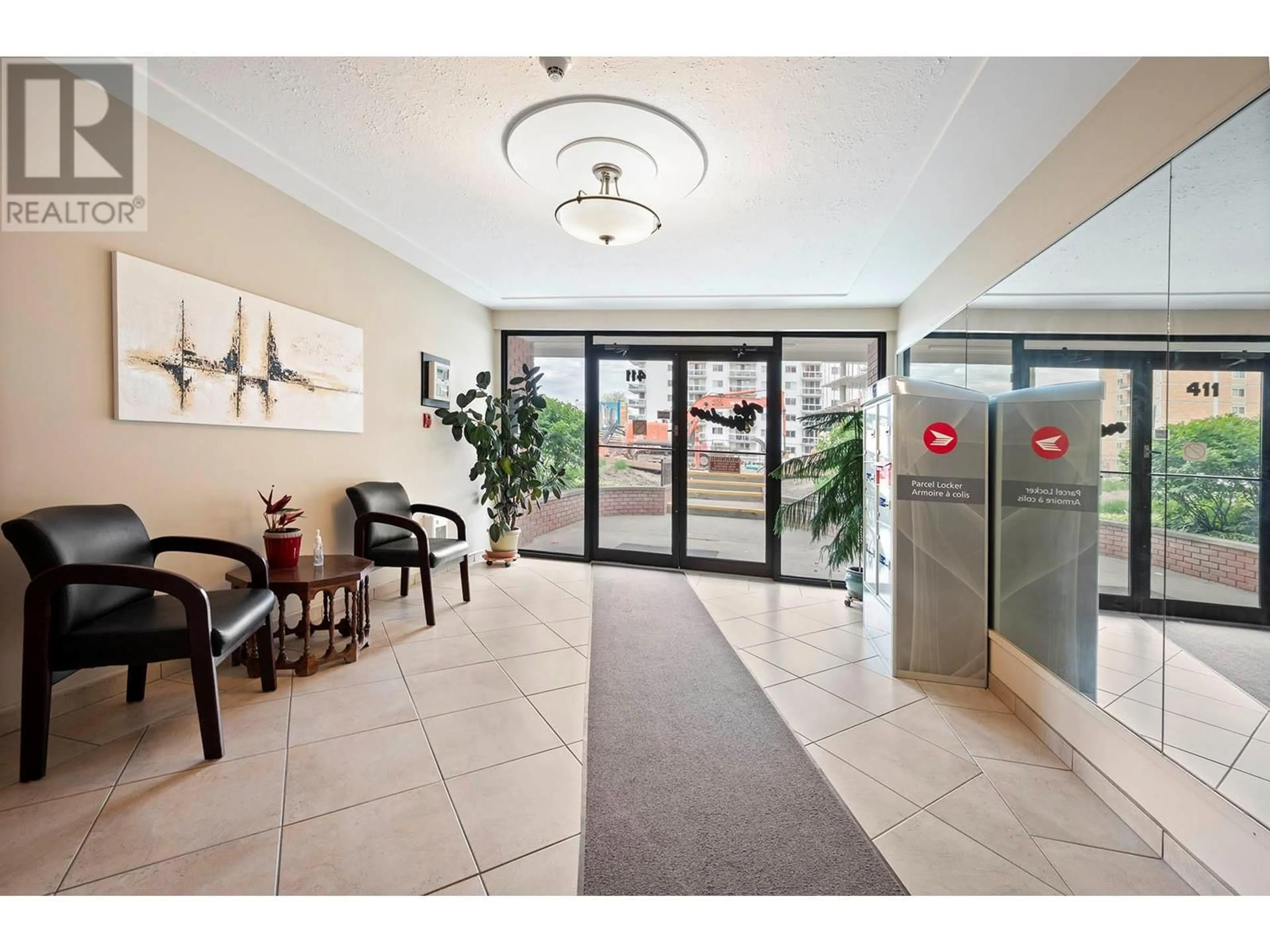 Indoor foyer for 302 - 411 NICOLA STREET, Kamloops British Columbia V2C2P7