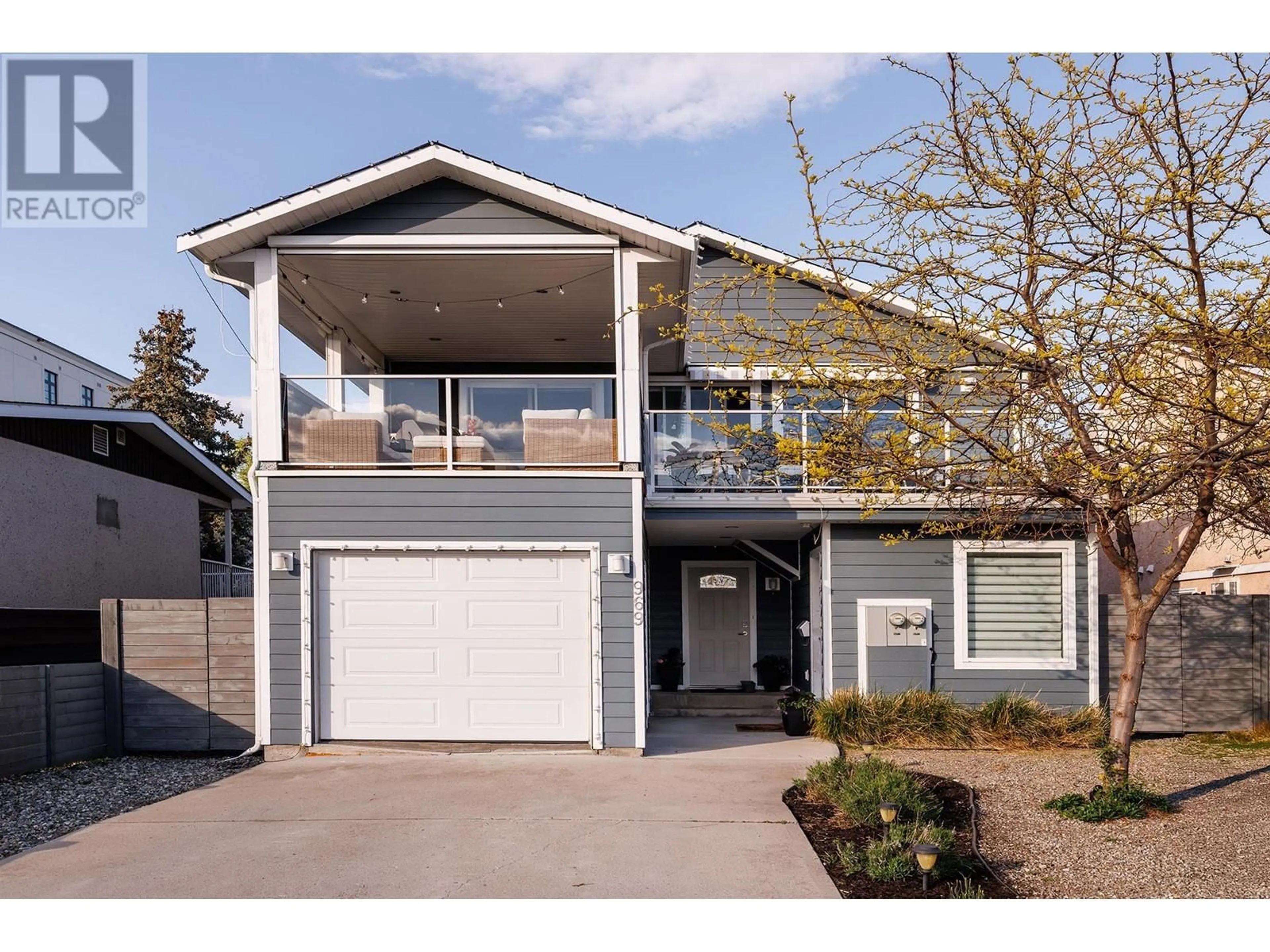 Home with vinyl exterior material, street for 969 MANHATTAN DRIVE, Kelowna British Columbia V1Y1H7