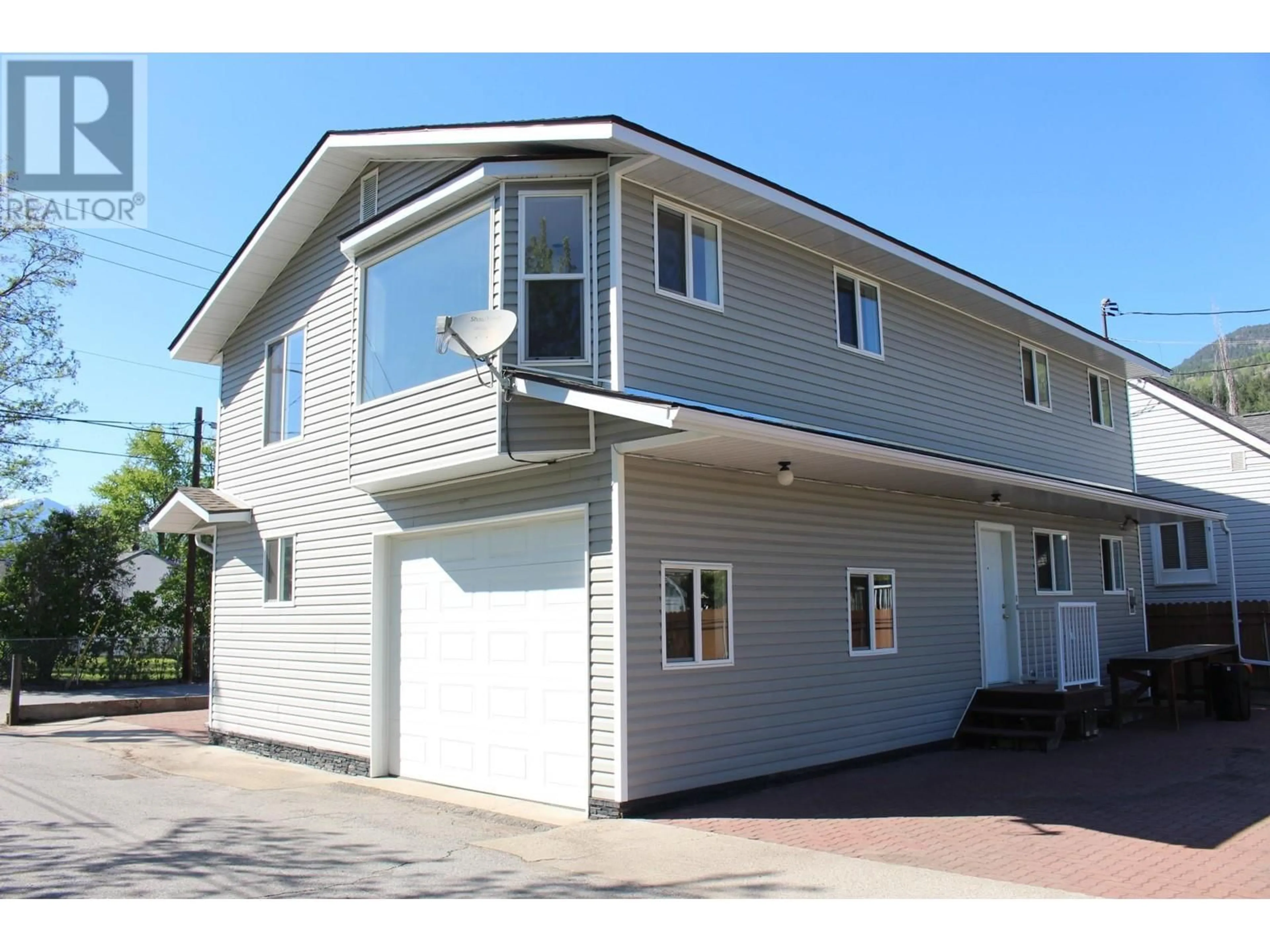 Home with vinyl exterior material, building for 1610 MCBRIDE STREET, Trail British Columbia V1R2Z6