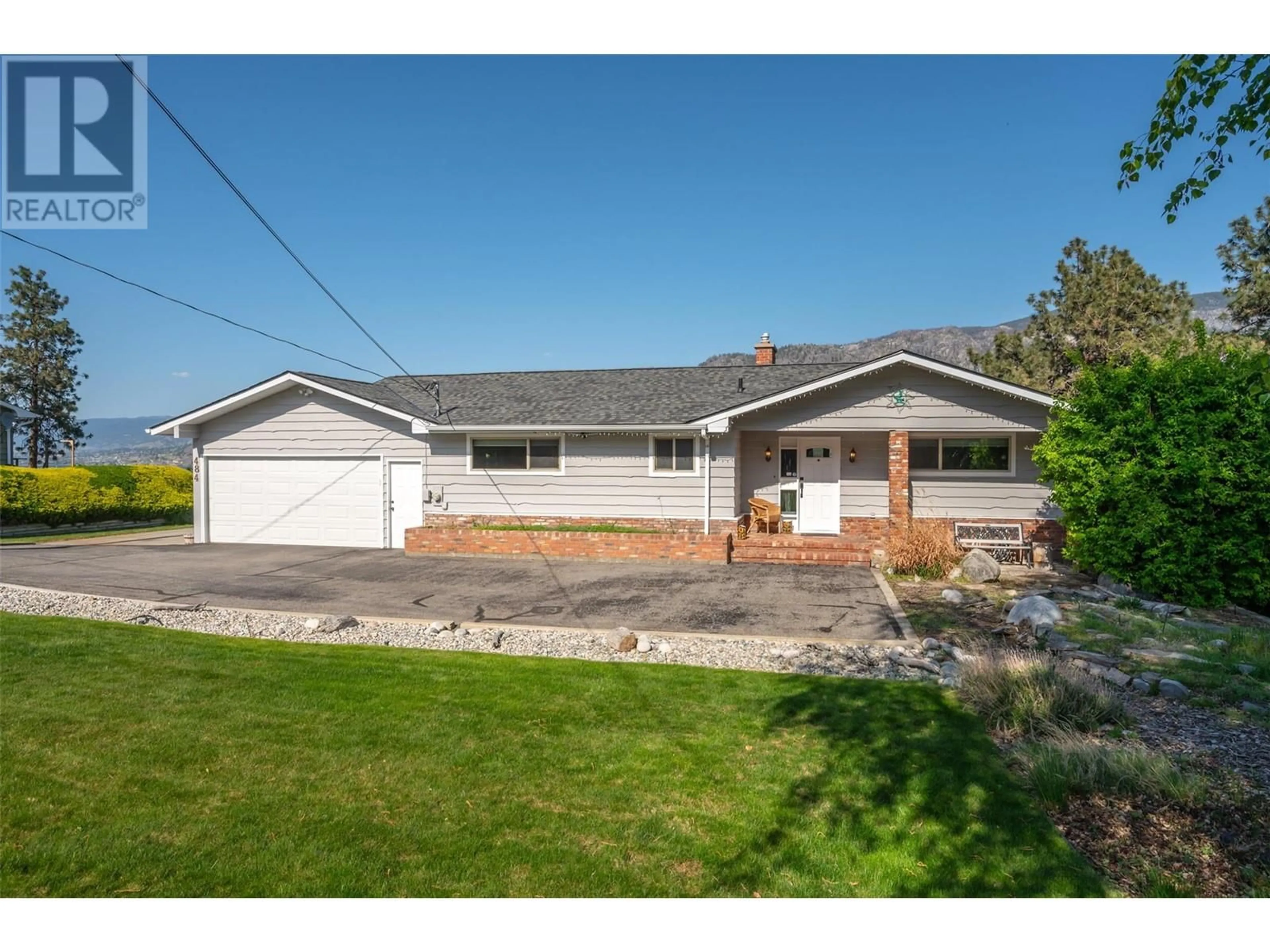 A pic from outside/outdoor area/front of a property/back of a property/a pic from drone, street for 484 PINEVIEW DRIVE, Kaleden British Columbia V0H1K0