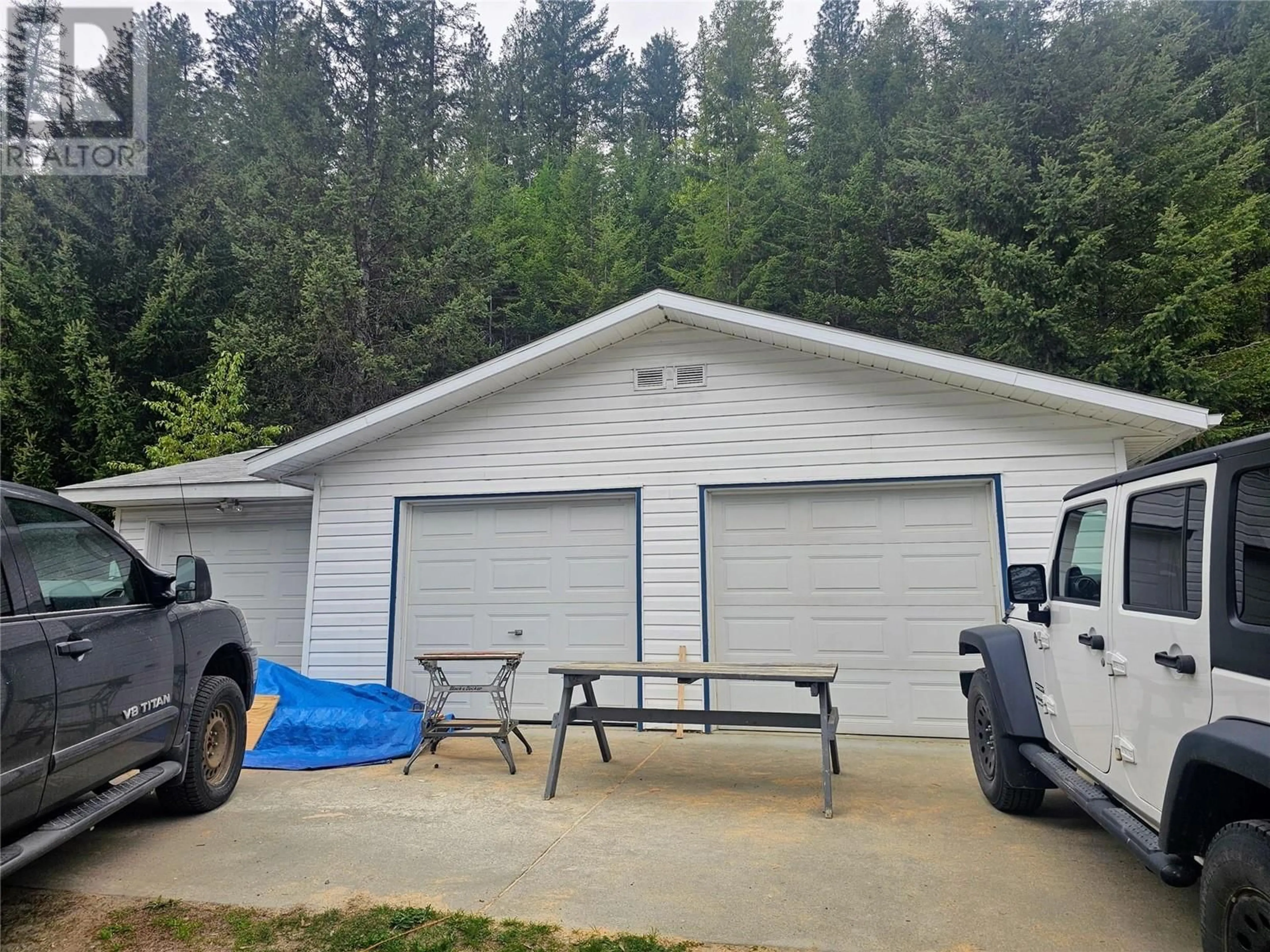 Indoor garage for 2861 SIX MILE LAKES ROAD, Nelson British Columbia V1L6W3