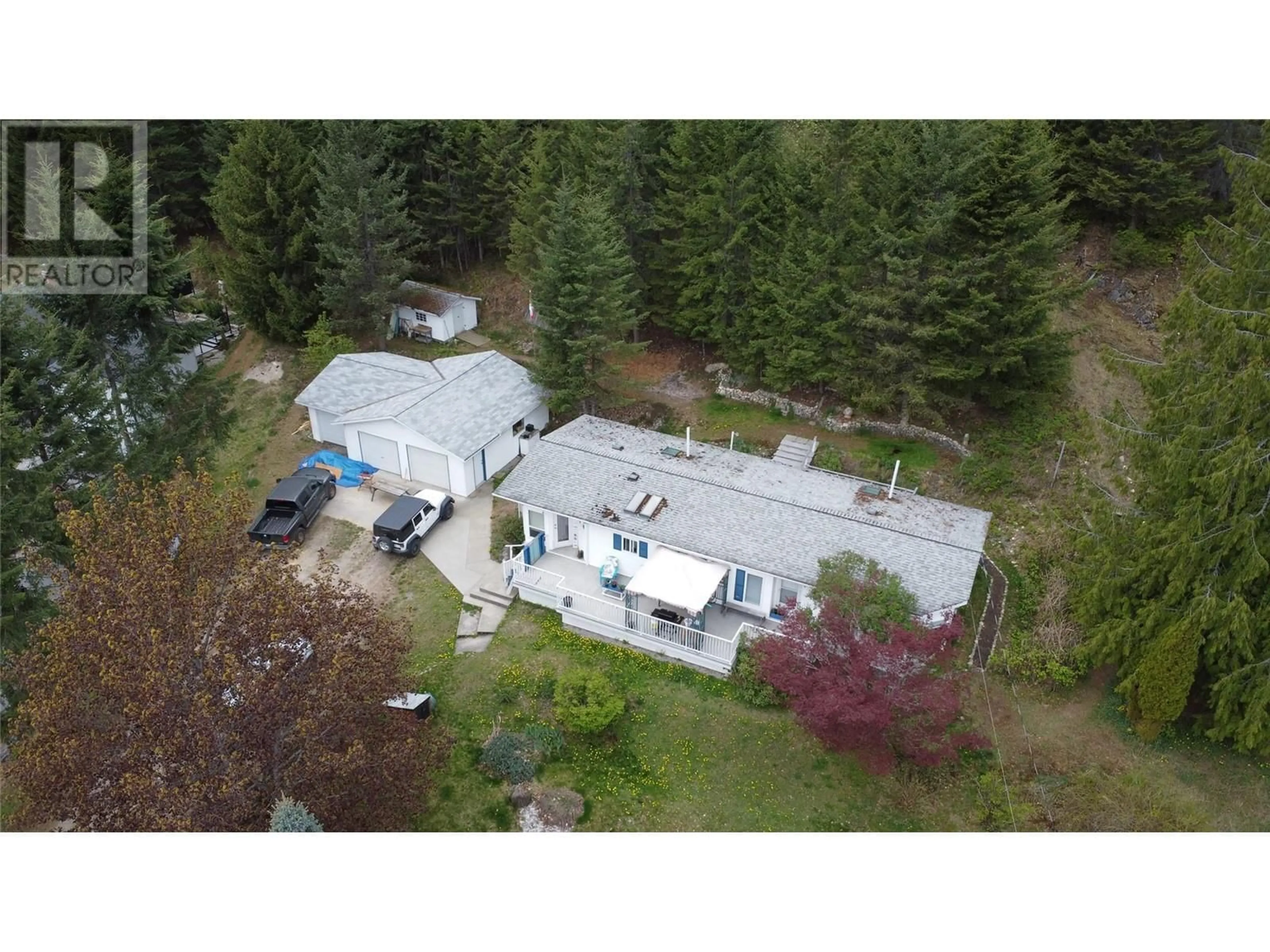 A pic from outside/outdoor area/front of a property/back of a property/a pic from drone, unknown for 2861 SIX MILE LAKES ROAD, Nelson British Columbia V1L6W3