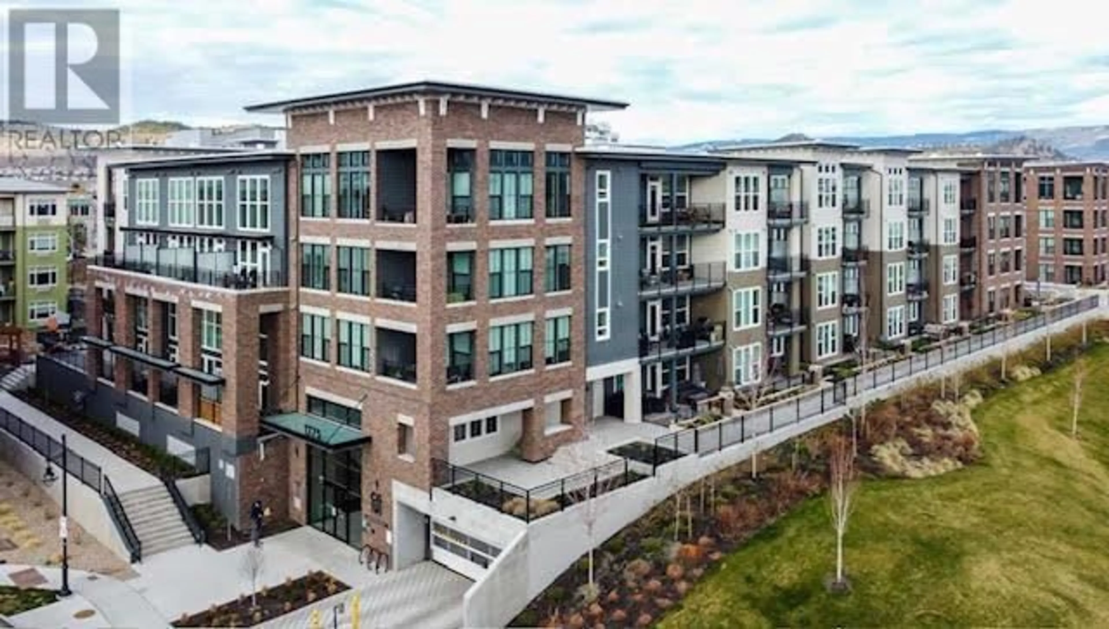 A pic from outside/outdoor area/front of a property/back of a property/a pic from drone, building for 210 - 1775 CHAPMAN PLACE, Kelowna British Columbia V1Y0G3