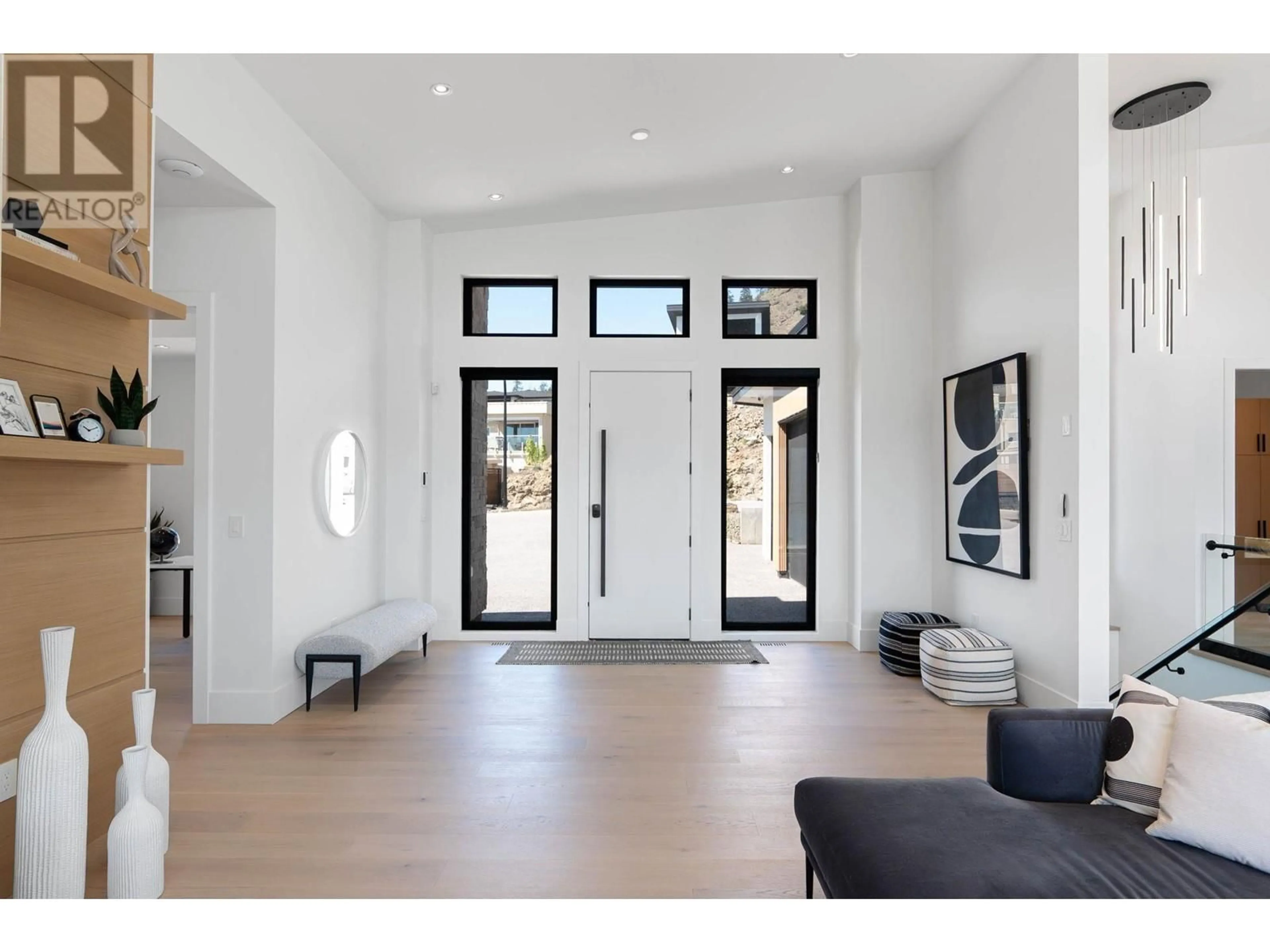 Indoor entryway for 1550 VIOGNIER DRIVE, West Kelowna British Columbia V4T3B5