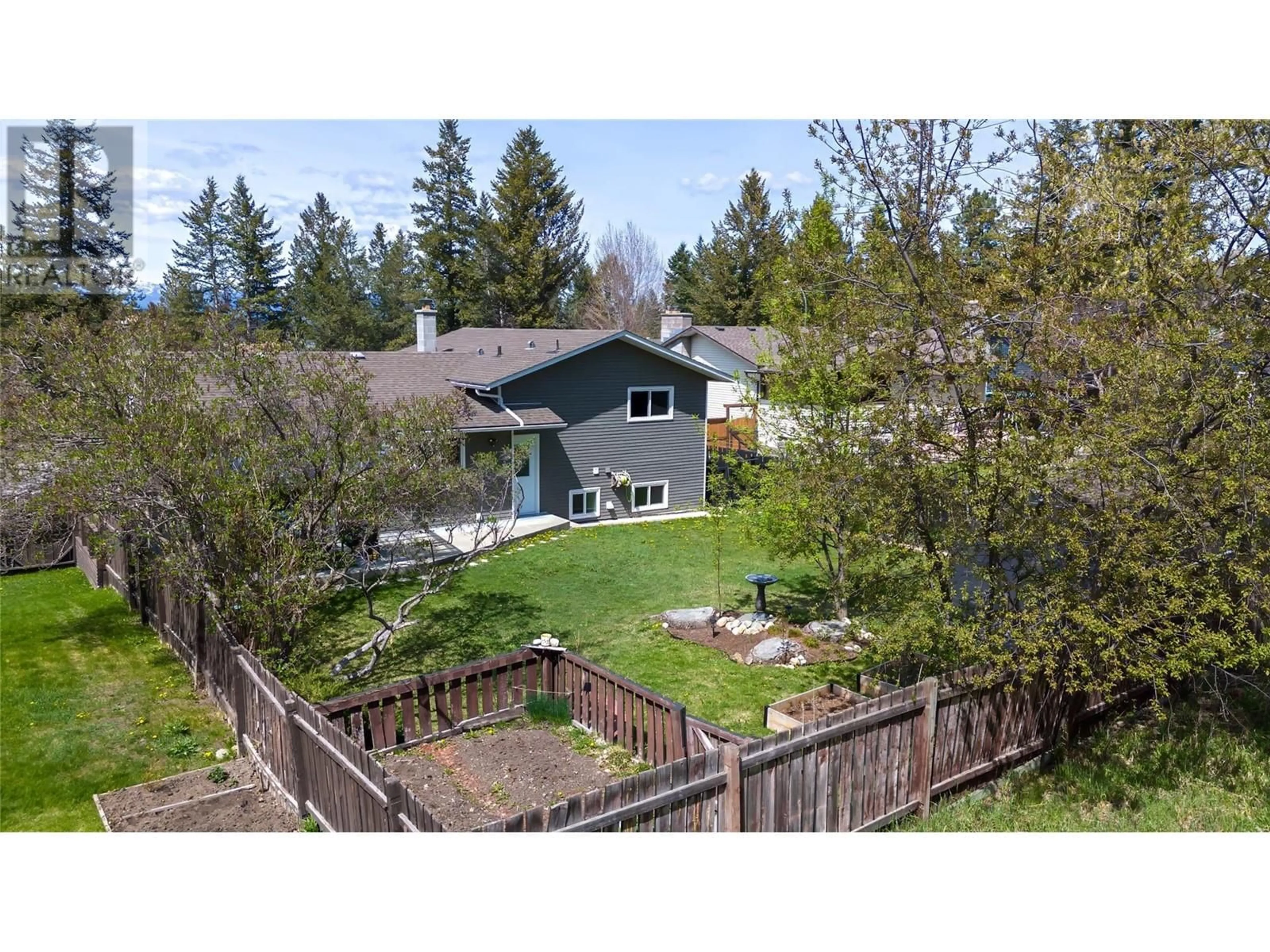 A pic from outside/outdoor area/front of a property/back of a property/a pic from drone, unknown for 3024 MOUNT ROYAL  N DRIVE, Cranbrook British Columbia V1C5R8