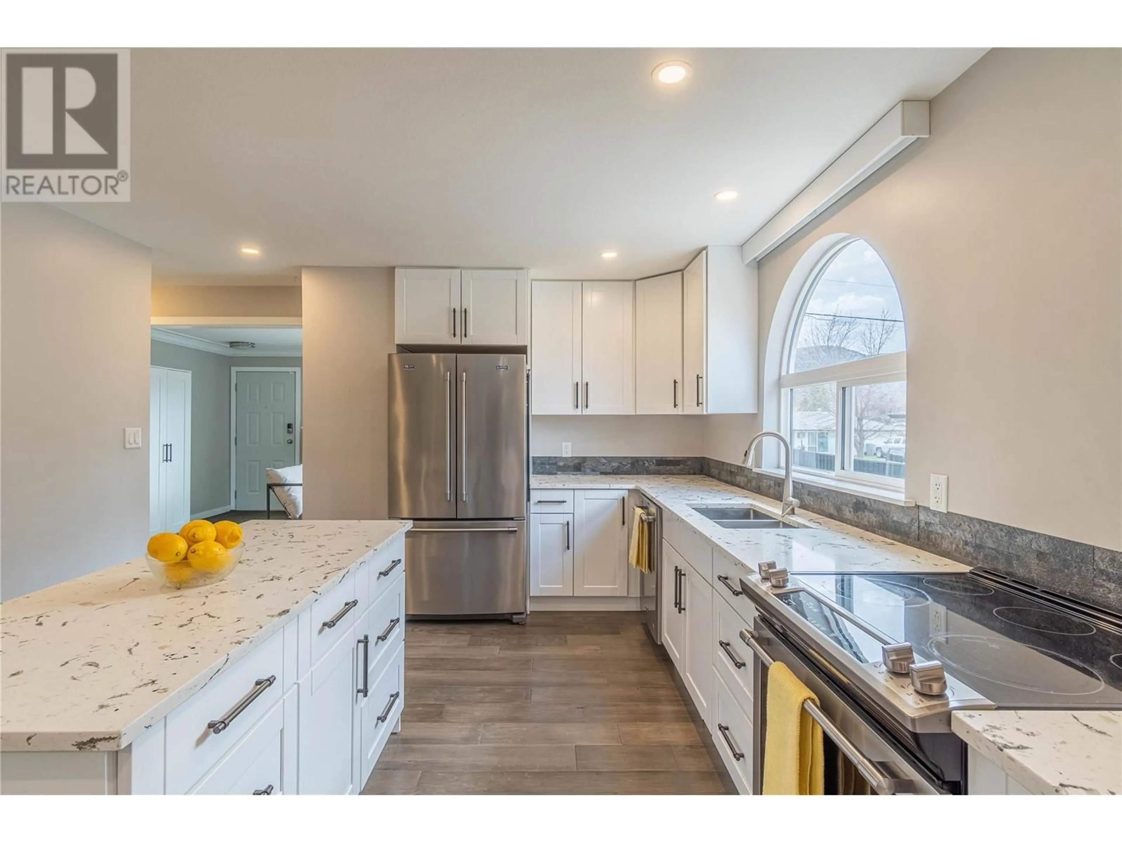 Open concept kitchen, ceramic/tile floor for 1916 SUNNYCREST AVENUE, Kamloops British Columbia V2B4M1