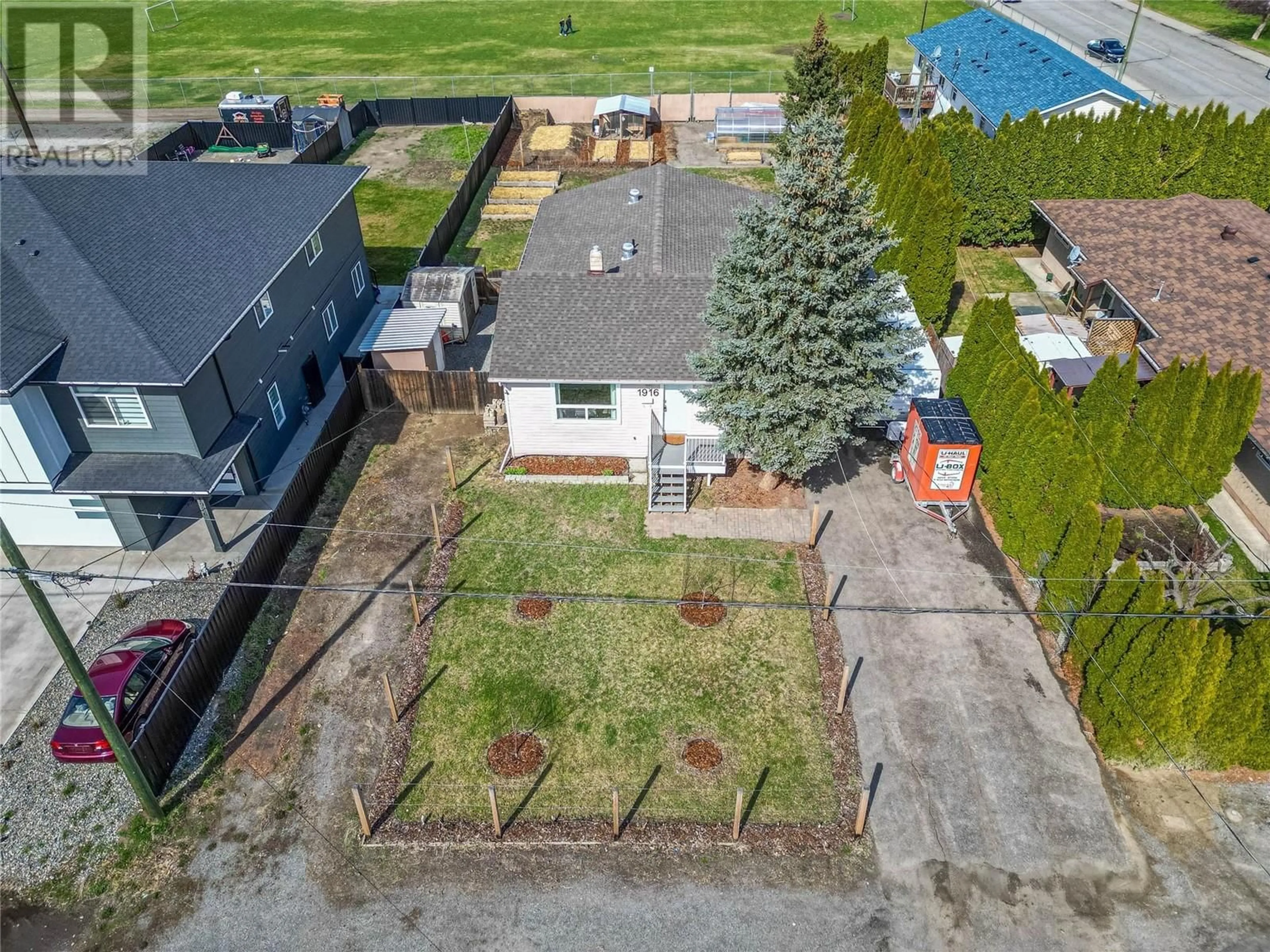A pic from outside/outdoor area/front of a property/back of a property/a pic from drone, street for 1916 SUNNYCREST AVENUE, Kamloops British Columbia V2B4M1