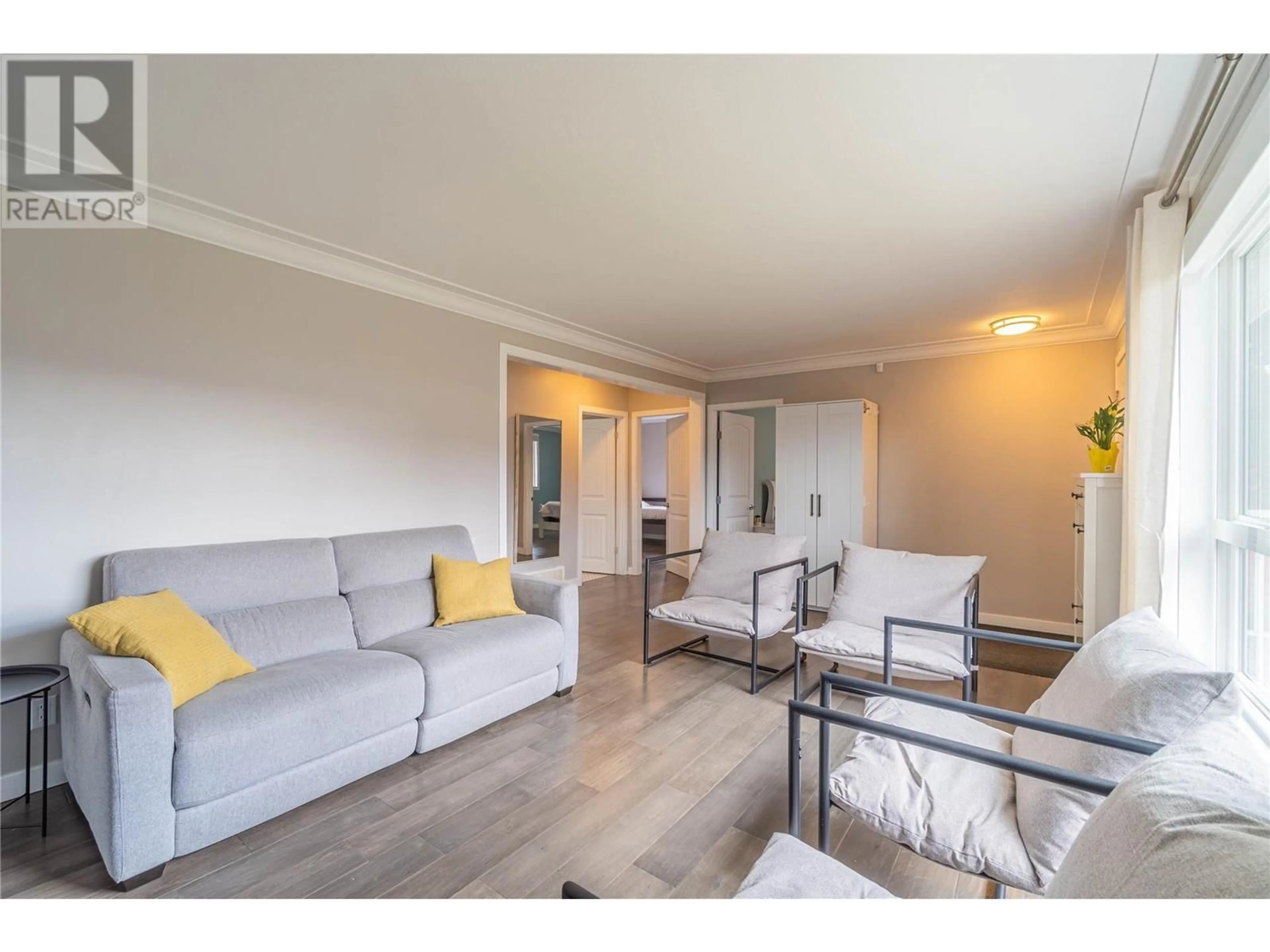 Living room with furniture, wood/laminate floor for 1916 SUNNYCREST AVENUE, Kamloops British Columbia V2B4M1