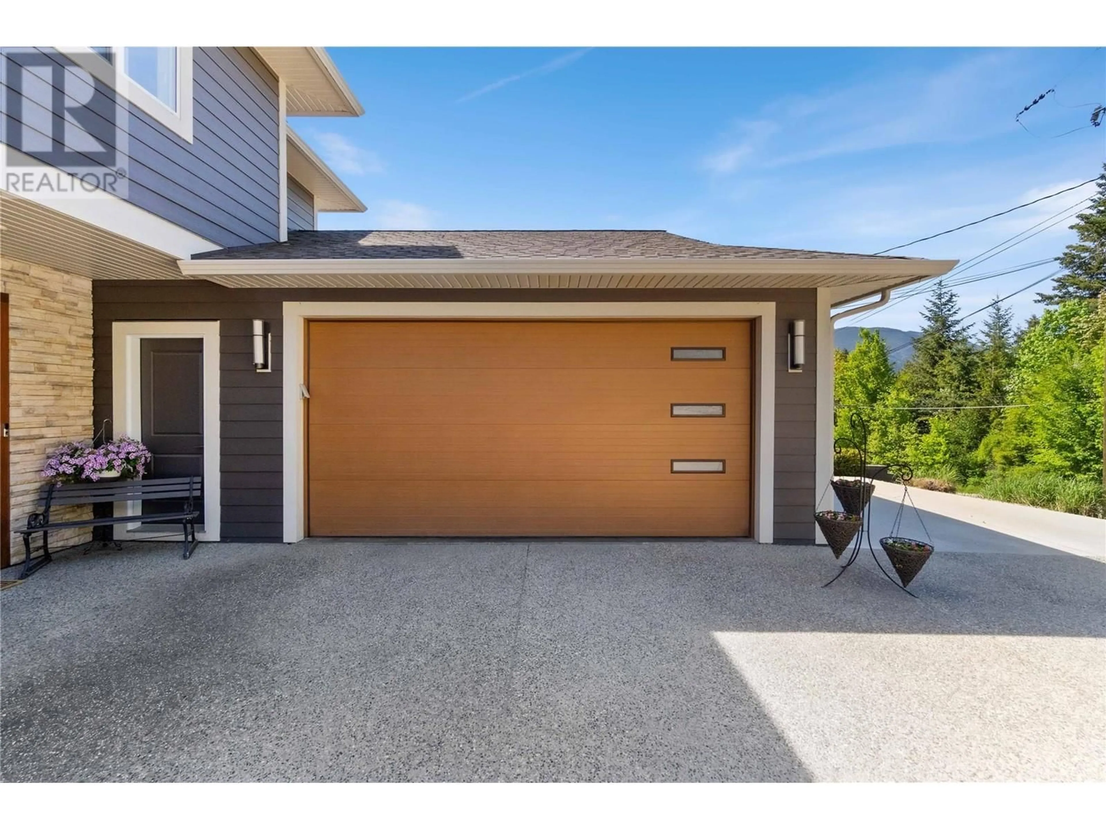 Indoor garage for 1750 20 AVENUE NORTHEAST, Salmon Arm British Columbia V1E2G3