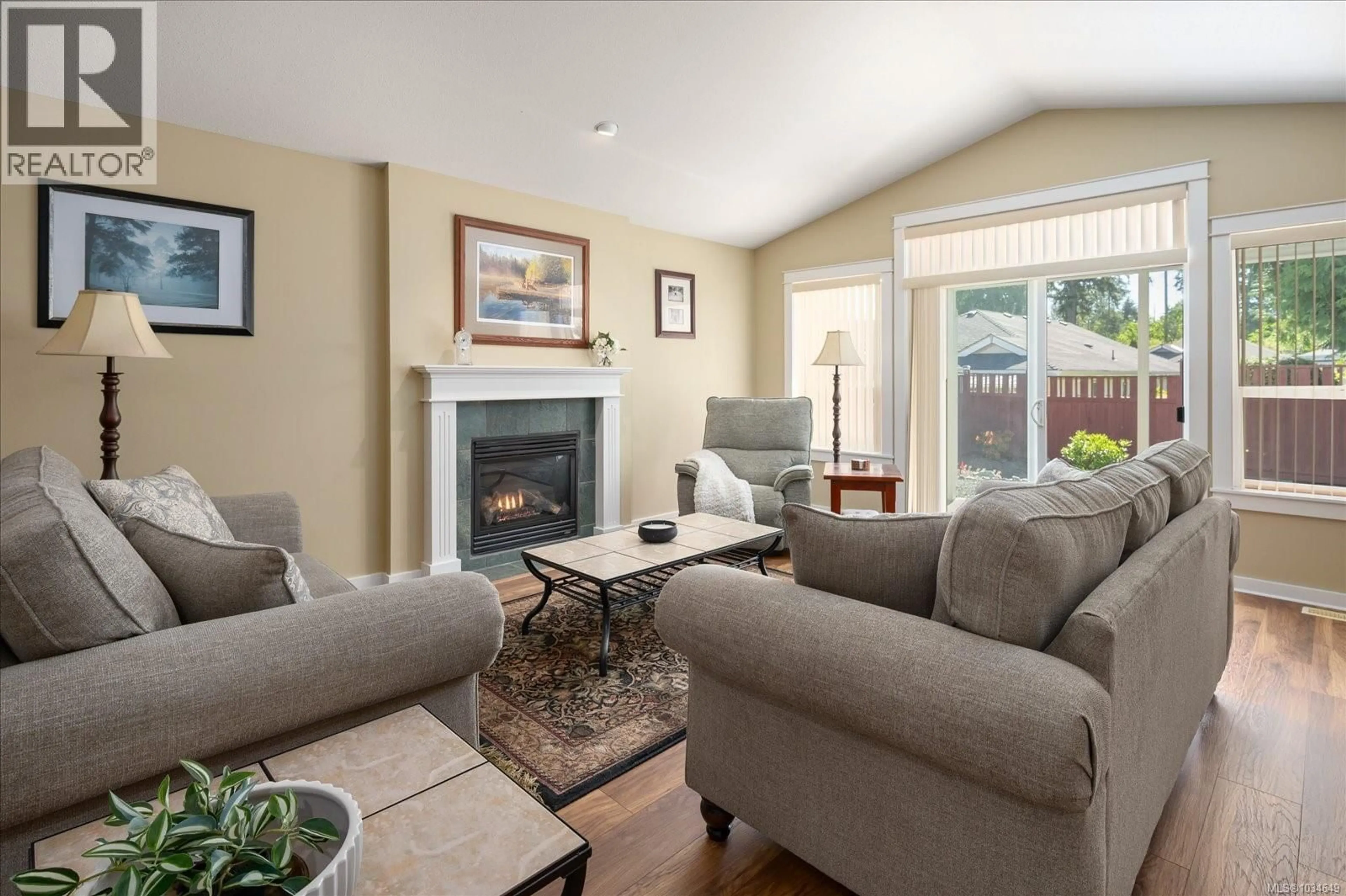 Living room with furniture, unknown for 136 MERIDIAN WAY, Parksville British Columbia V9P2Z2