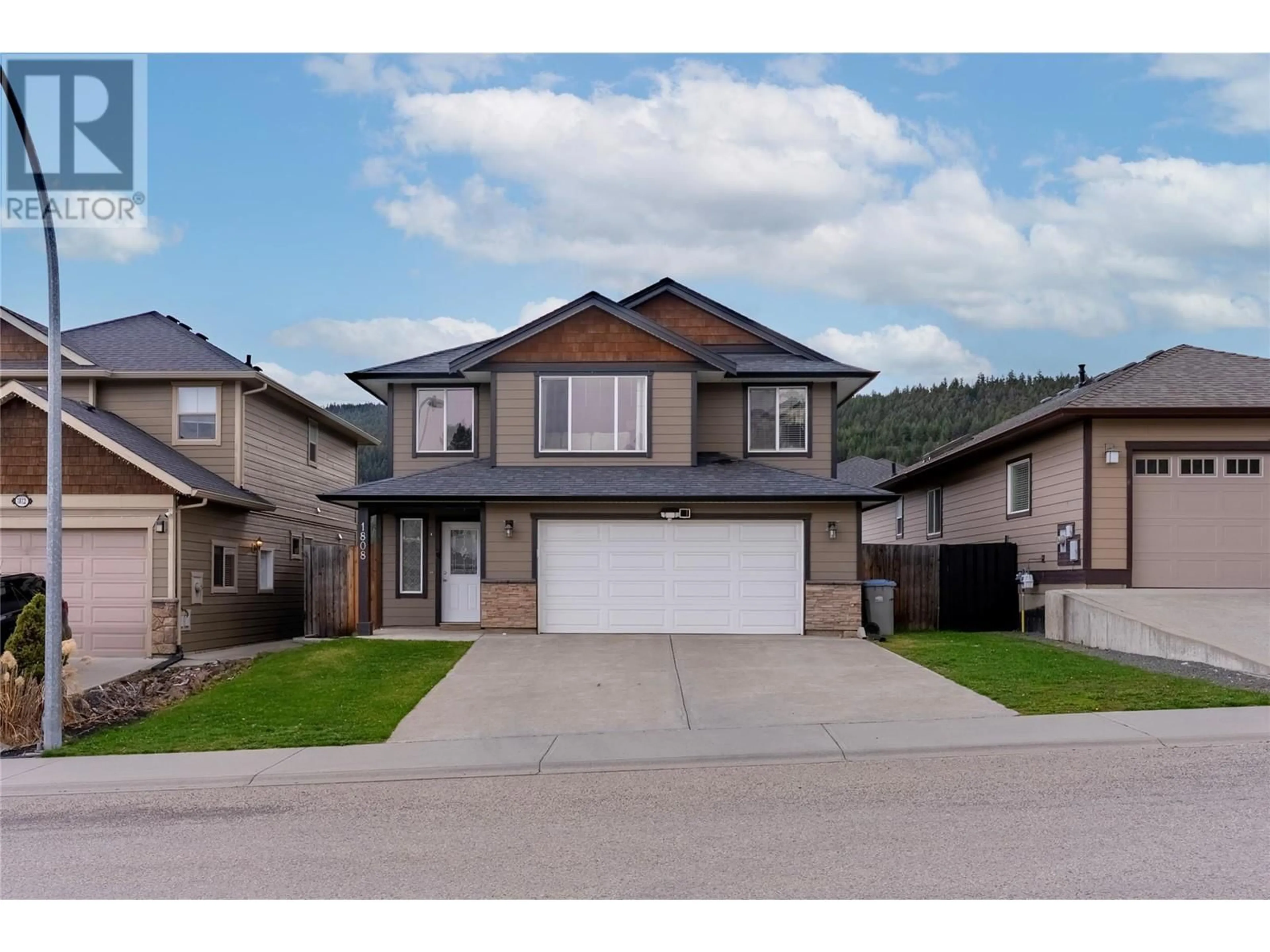 Home with vinyl exterior material, street for 1808 PRIMROSE CRESCENT, Kamloops British Columbia V1S0A6