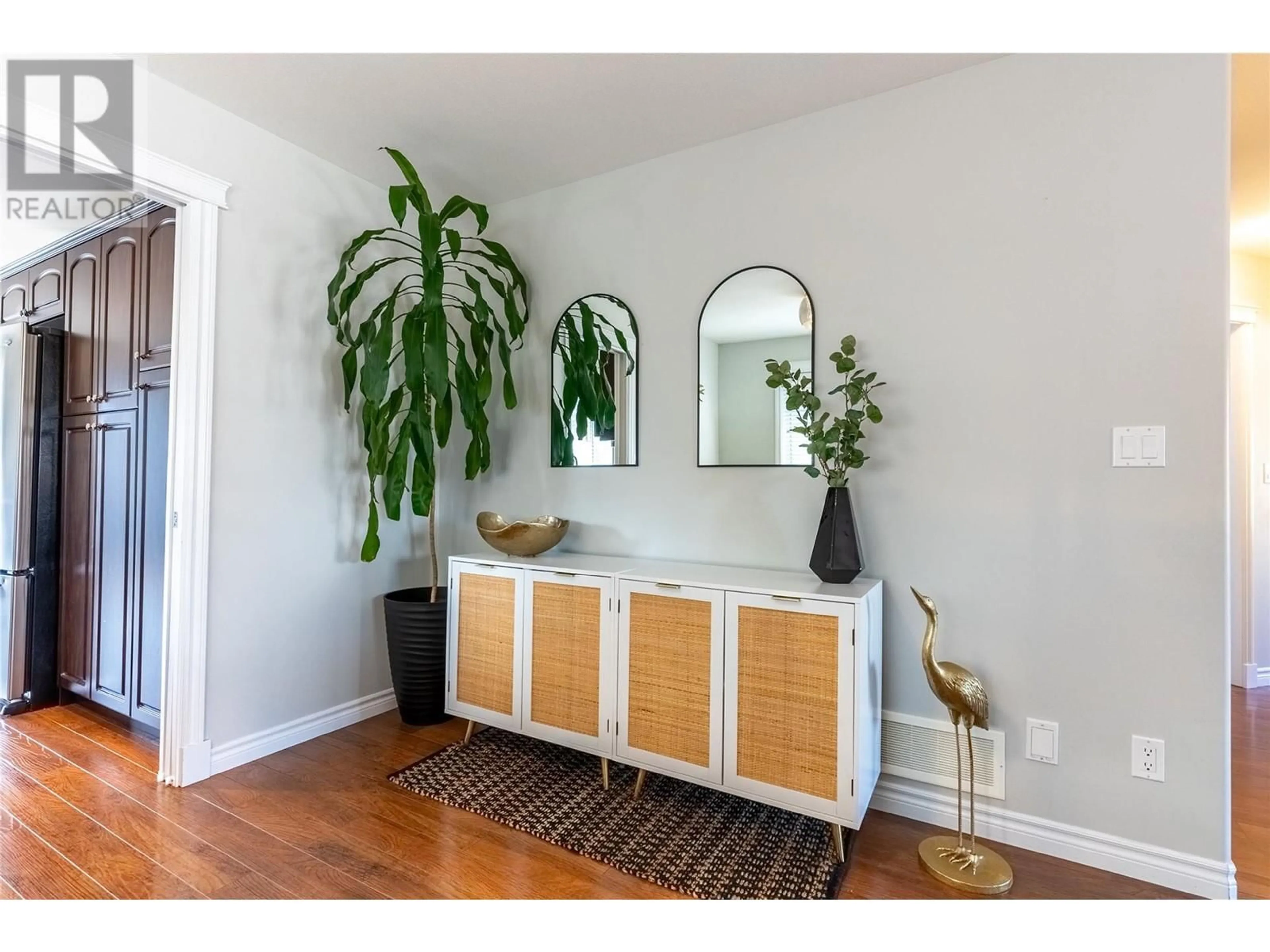 Indoor entryway for 1808 PRIMROSE CRESCENT, Kamloops British Columbia V1S0A6