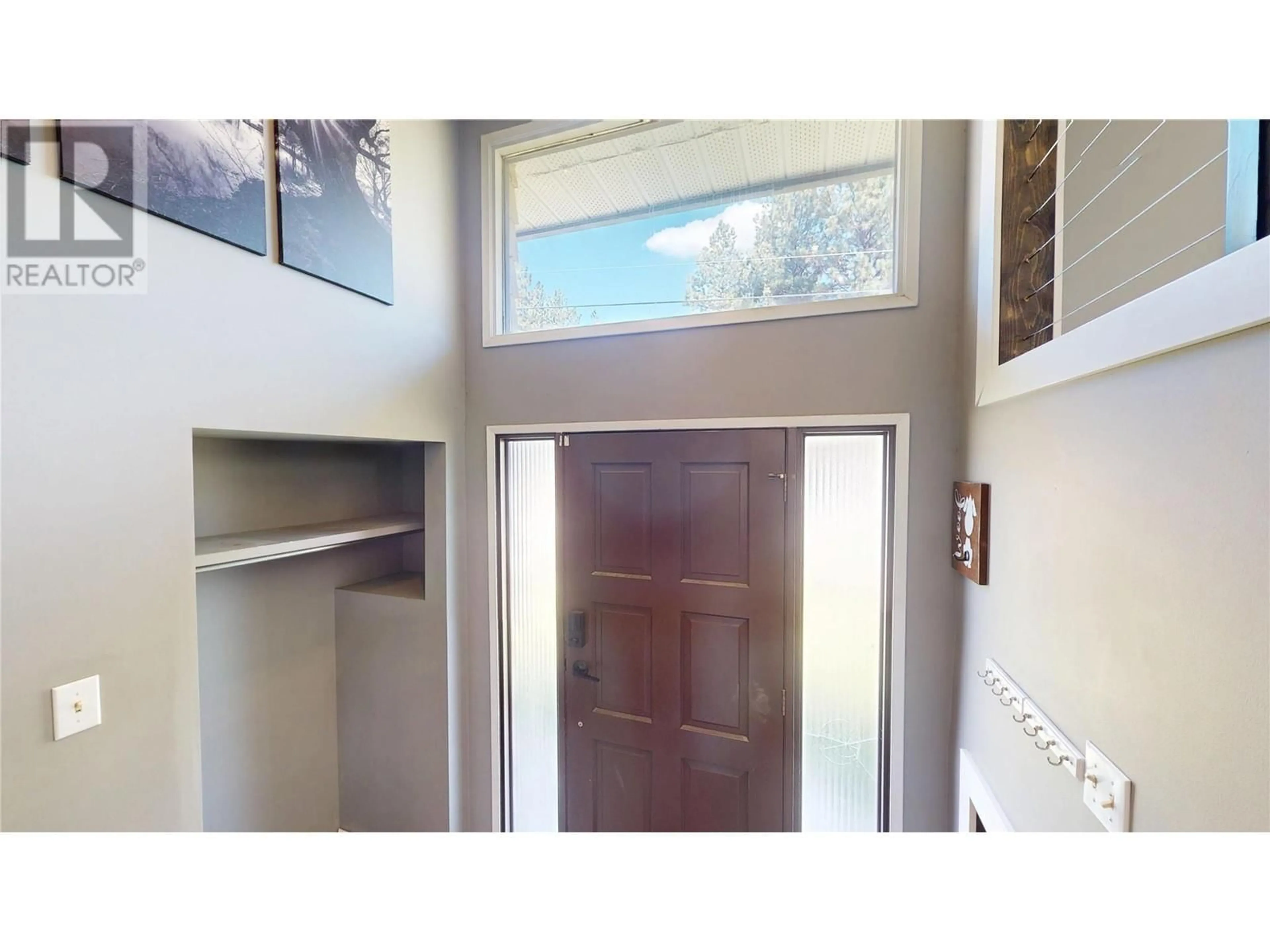 Indoor entryway for 533 WOODLAND DRIVE NORTHWEST, Cranbrook British Columbia V1C6V2