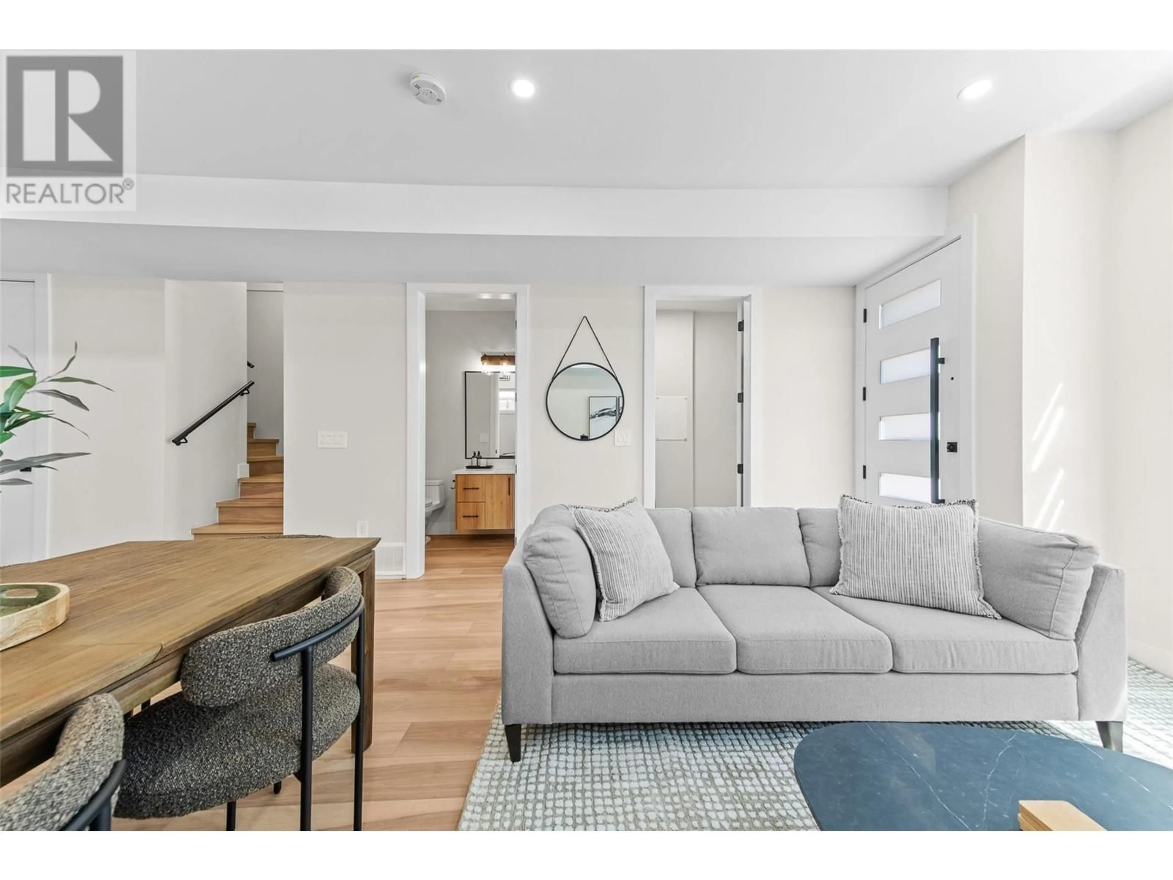 Living room with furniture, unknown for 3 - 1034 MARTIN AVENUE, Kelowna British Columbia V1Y6V5