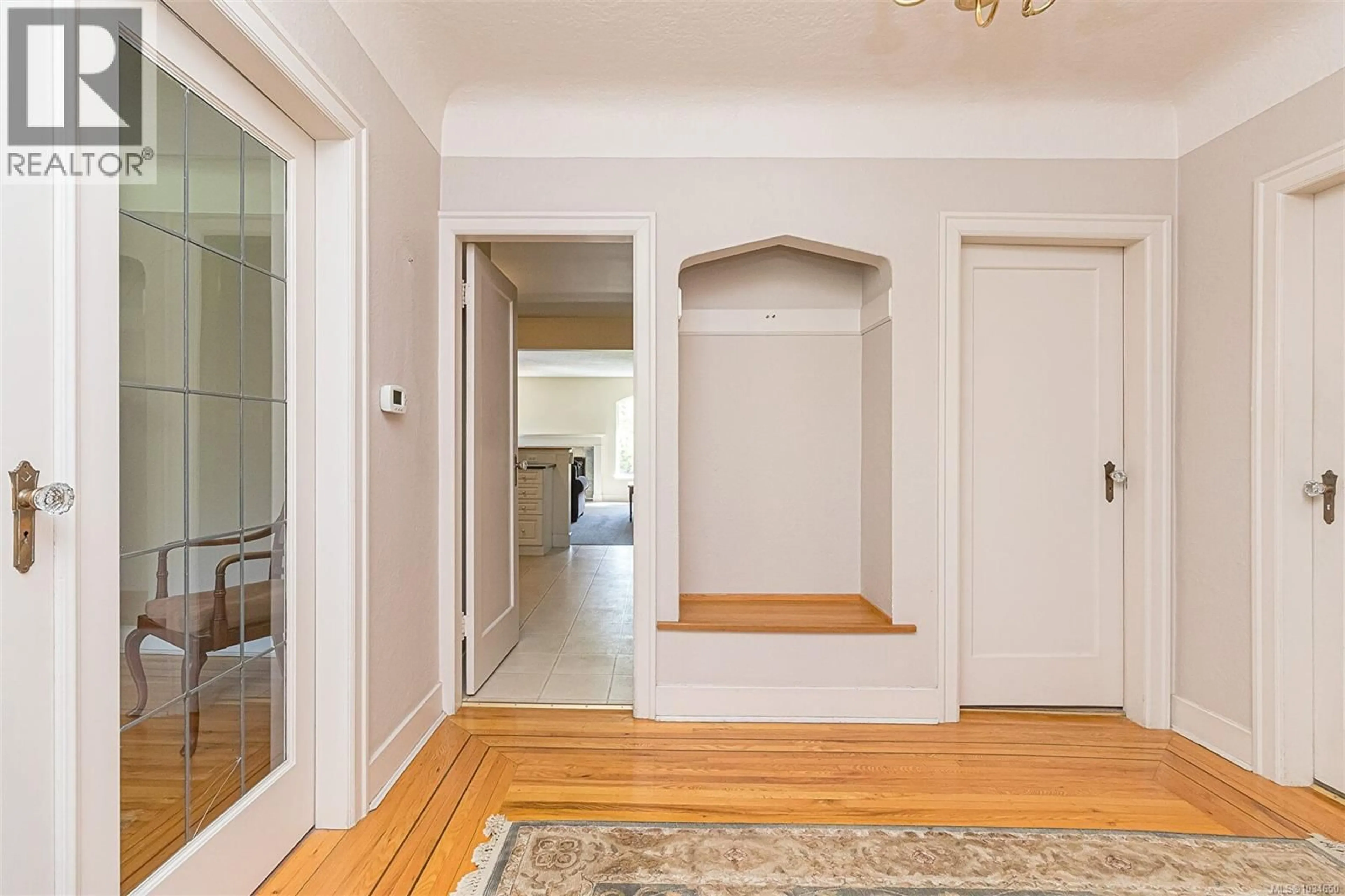 Indoor foyer for 865 ST. PATRICK STREET, Oak Bay British Columbia V8S4X7
