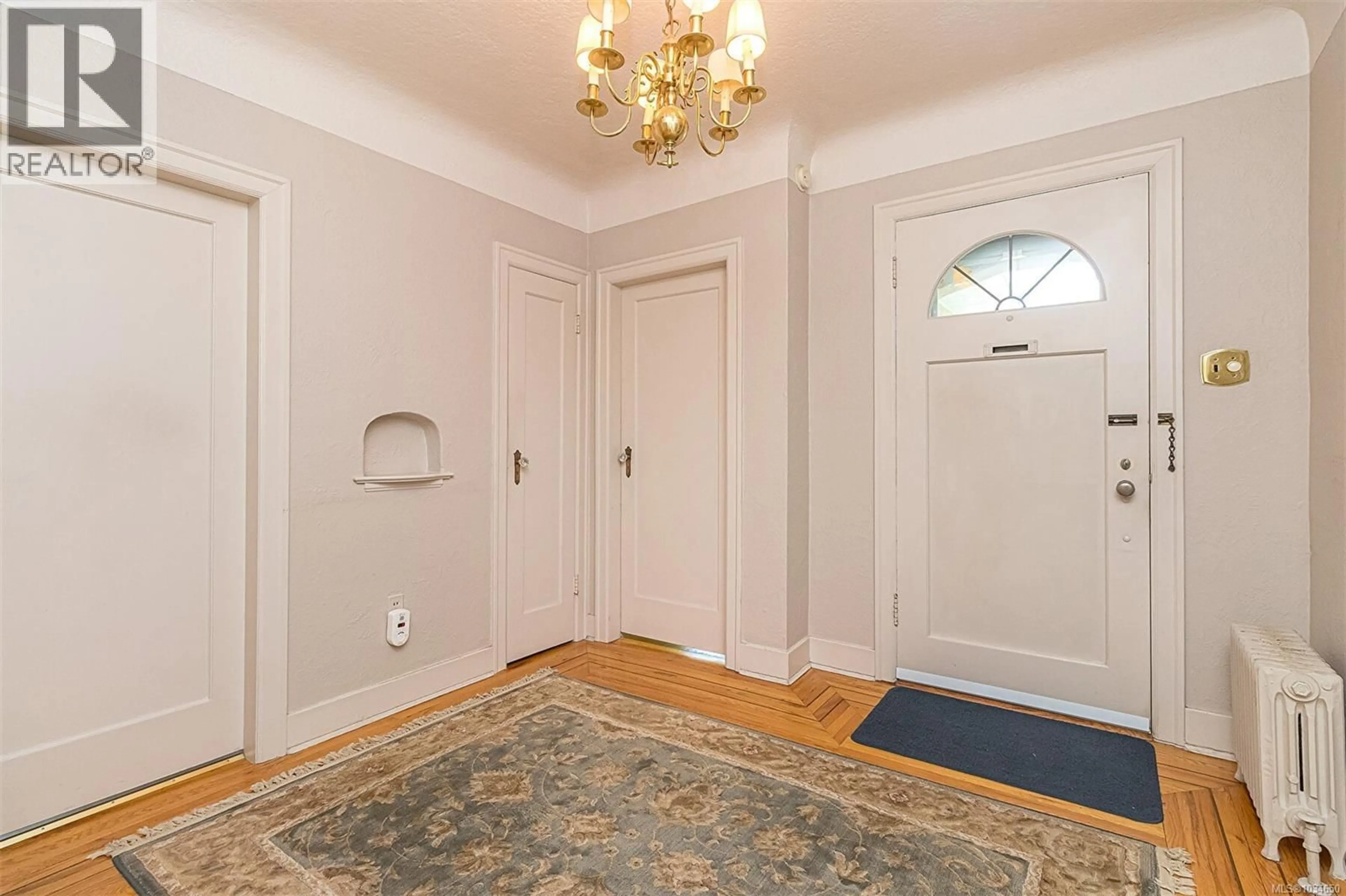 Indoor entryway for 865 ST. PATRICK STREET, Oak Bay British Columbia V8S4X7