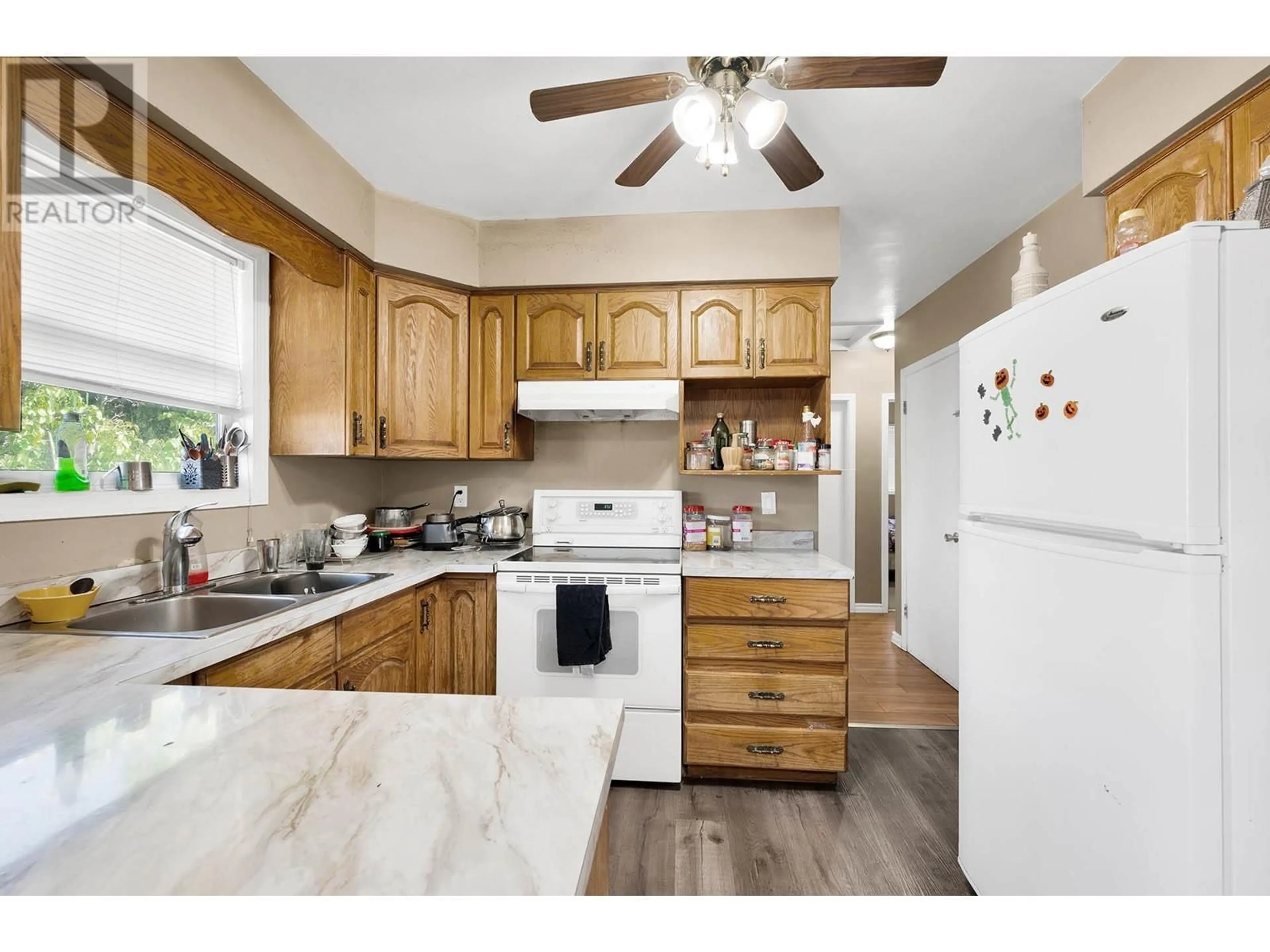 Open concept kitchen, unknown for 740 10 STREET, Kamloops British Columbia V2B2Z7